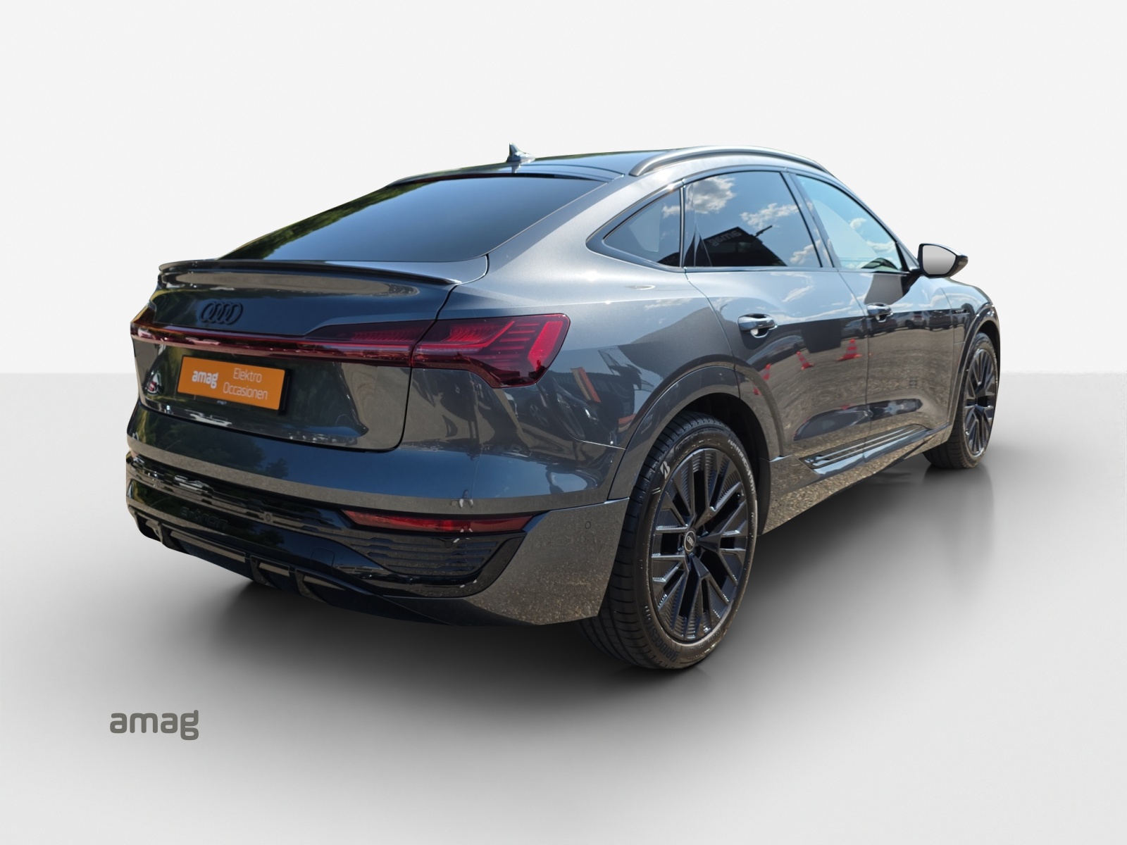 AUDI Q8 Sportback 55 e-tron Black Edition quattro-image-5