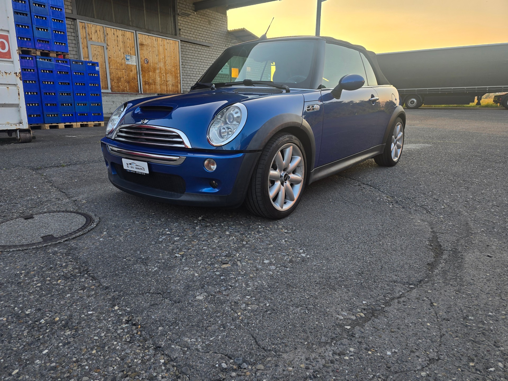 MINI Cooper S Cabriolet-image-2