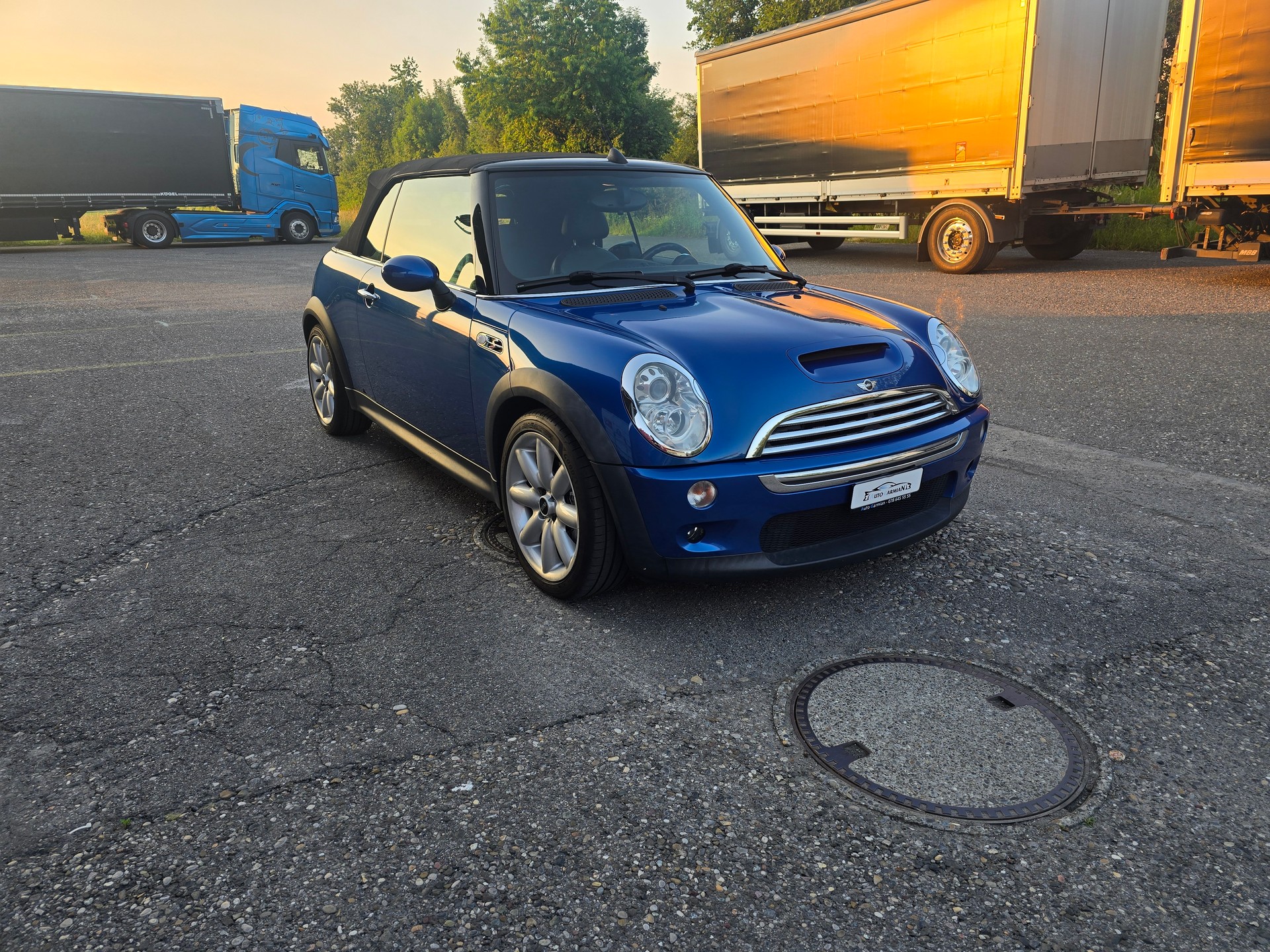 MINI Cooper S Cabriolet-image-1