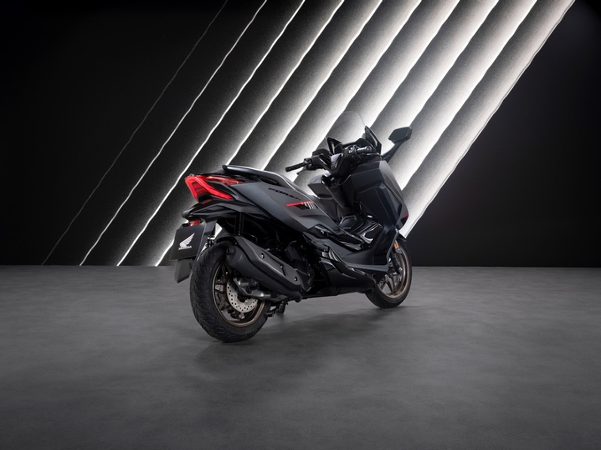 HONDA NSS 125 Forza Special Edition-showroom-element-2