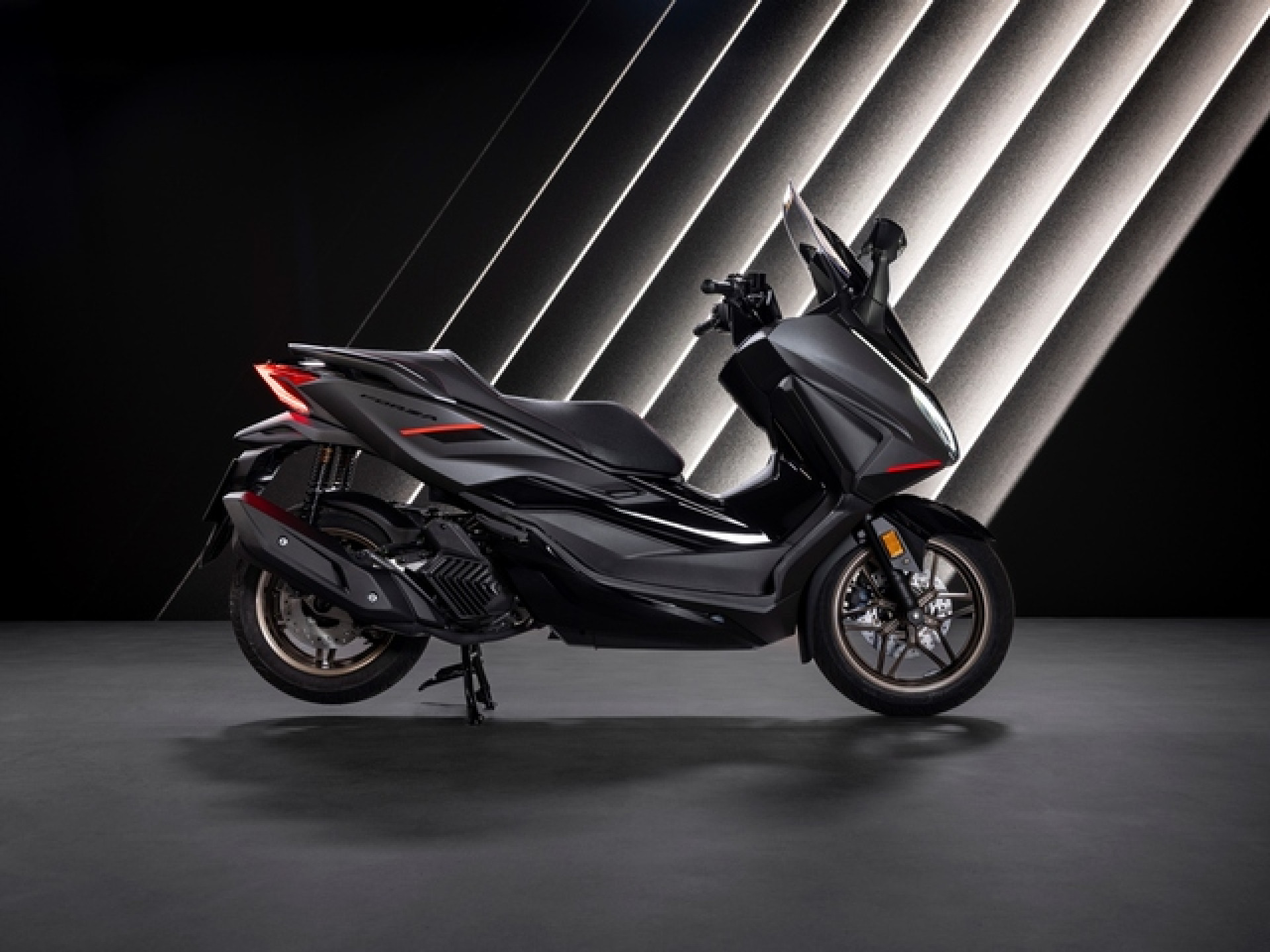 HONDA NSS 125 Forza Special Edition-showroom-element-3