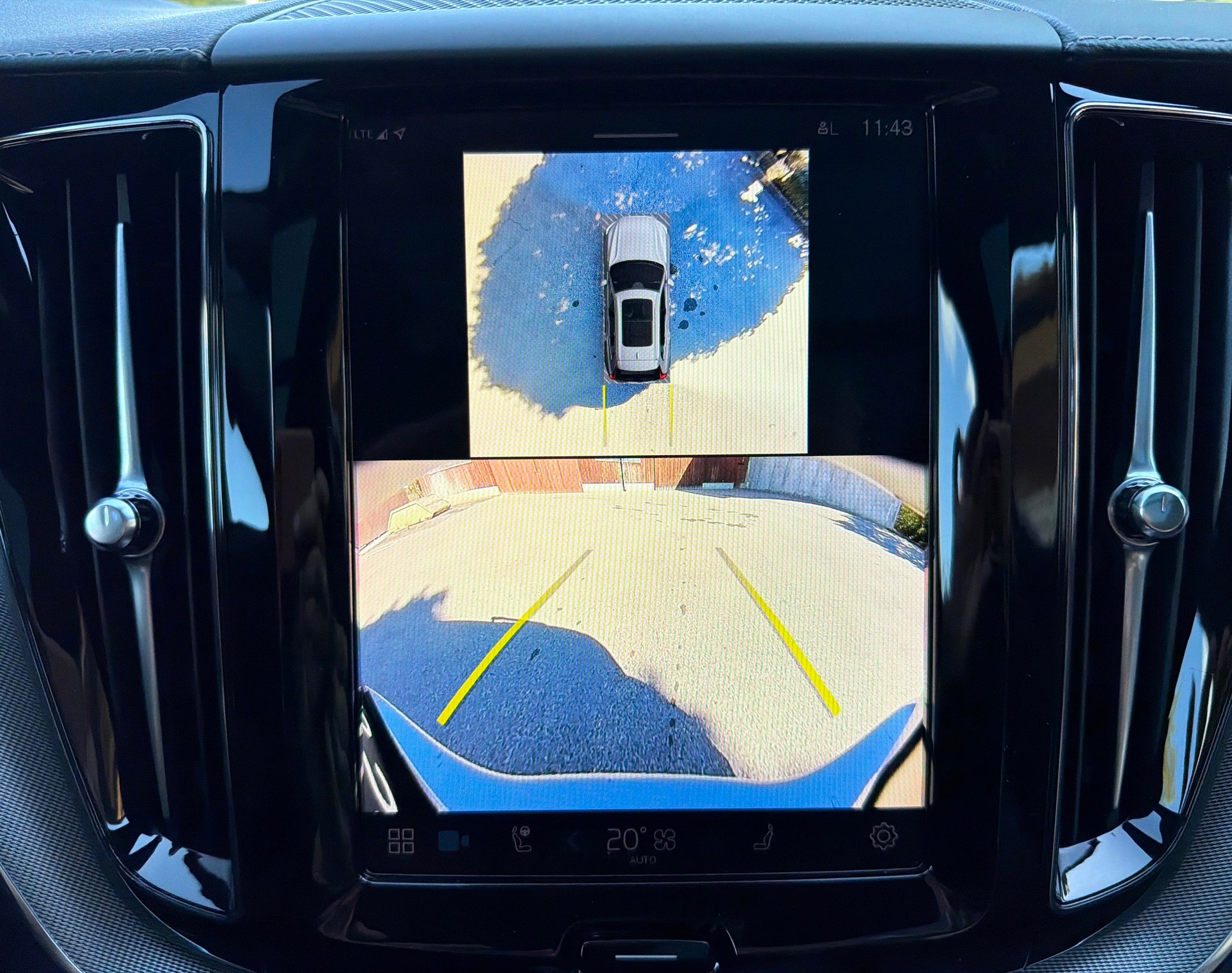 VOLVO XC60 2.0 T6 TE Ultimate Dark e-image-17
