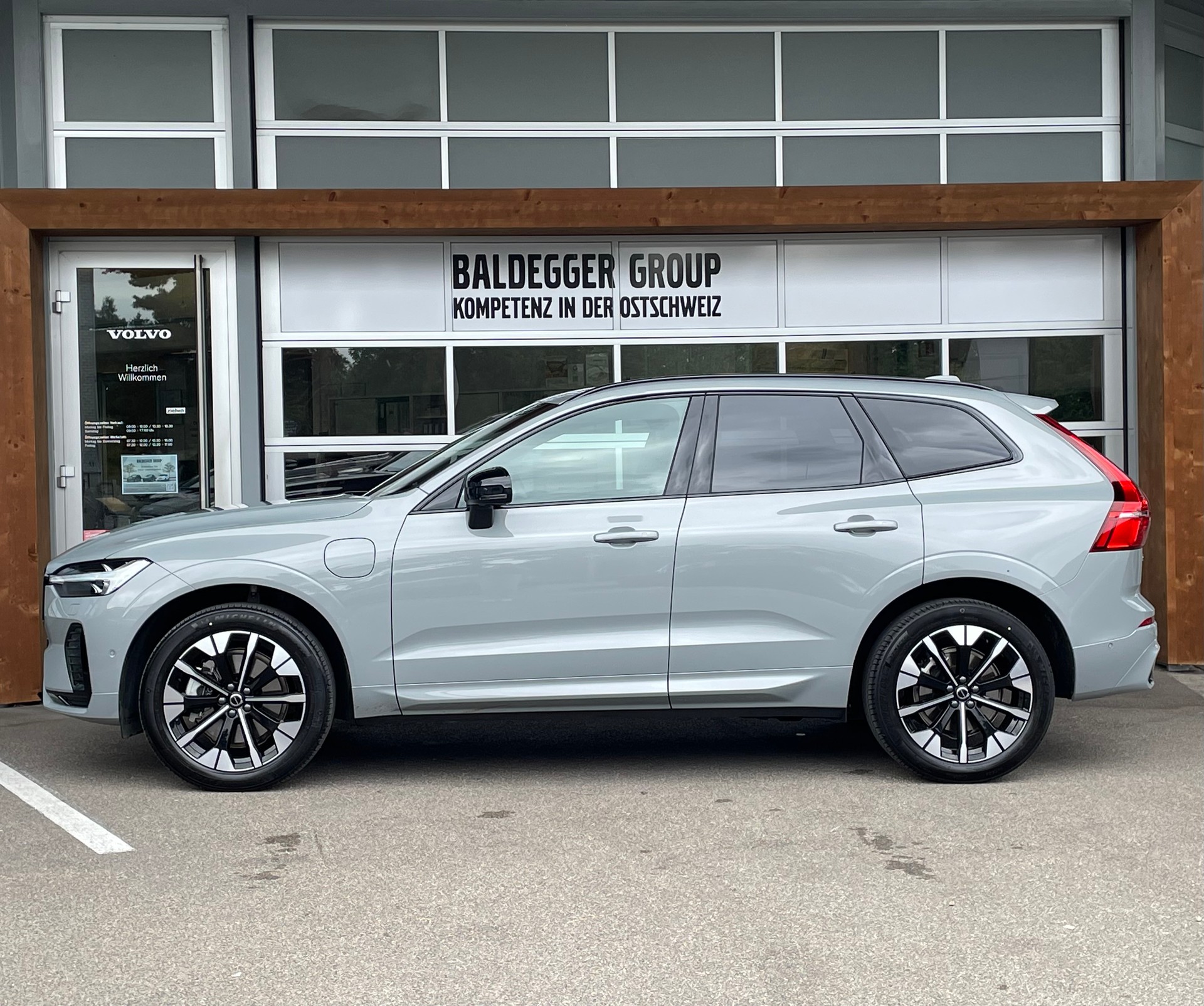 VOLVO XC60 2.0 T6 TE Ultimate Dark e-image-8
