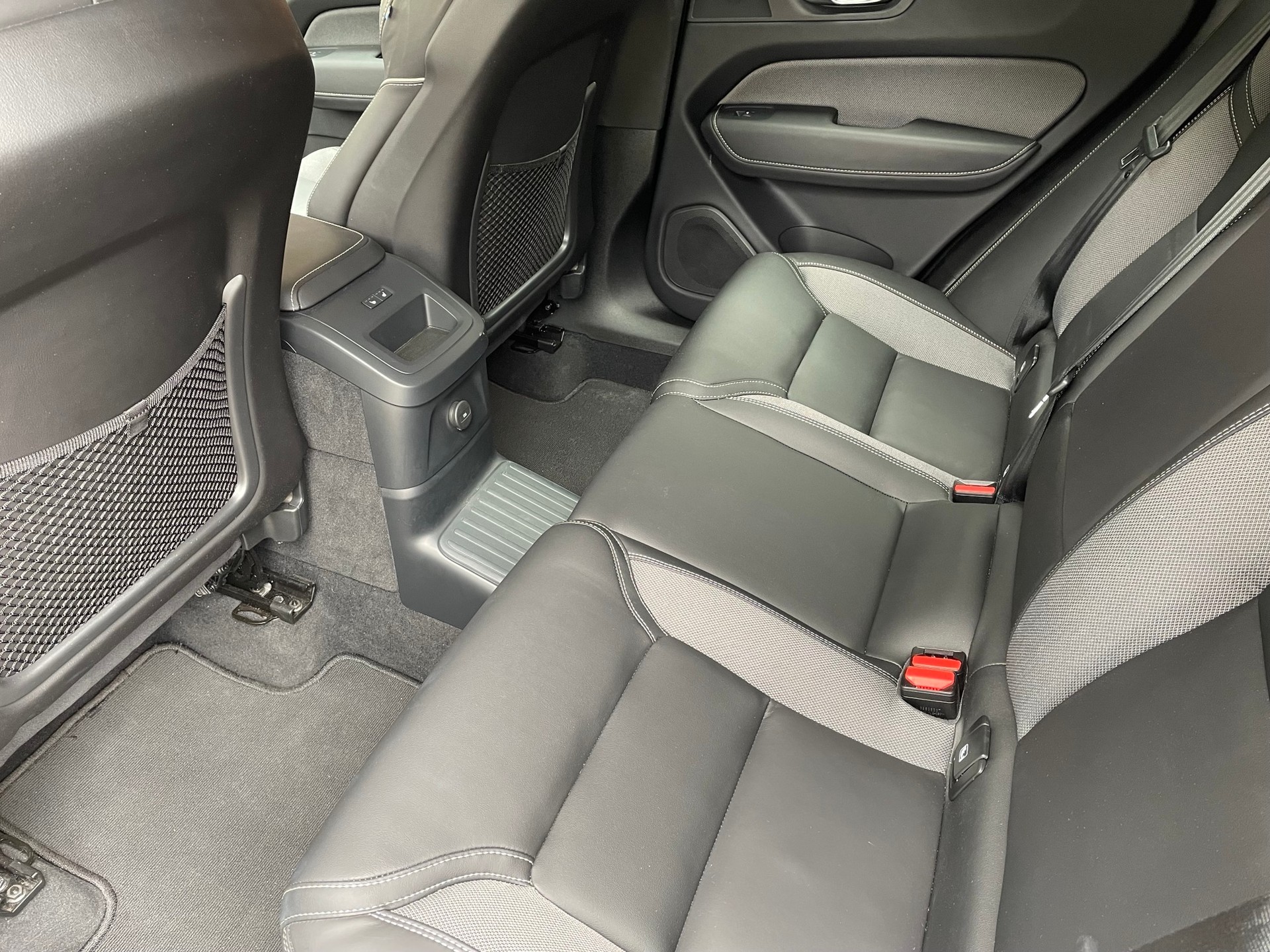 VOLVO XC60 2.0 T6 TE Ultimate Dark e-image-4