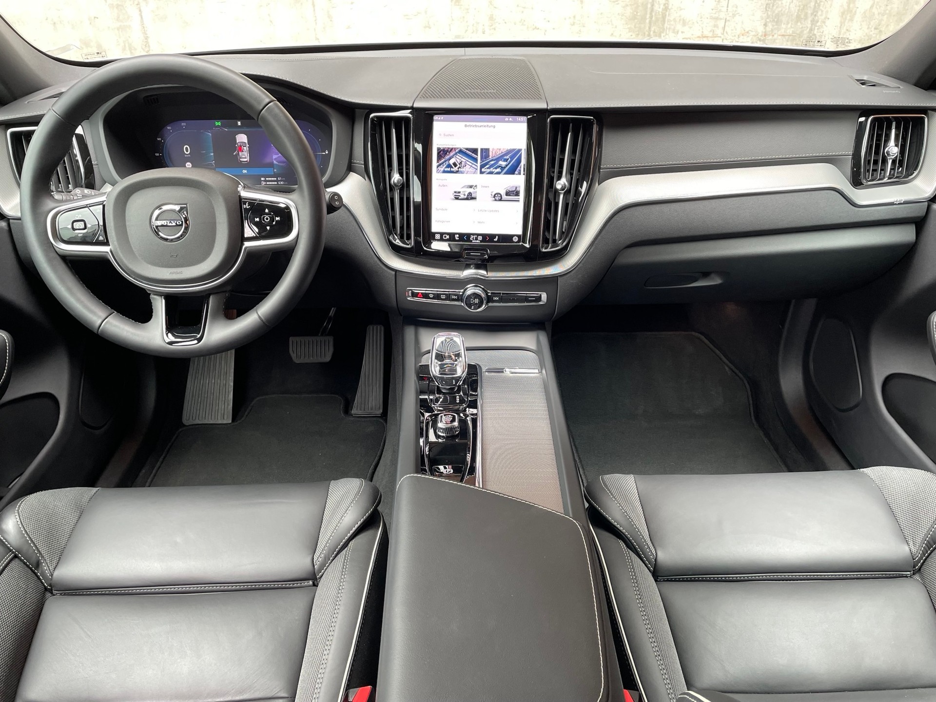 VOLVO XC60 2.0 T6 TE Ultimate Dark e-image-5