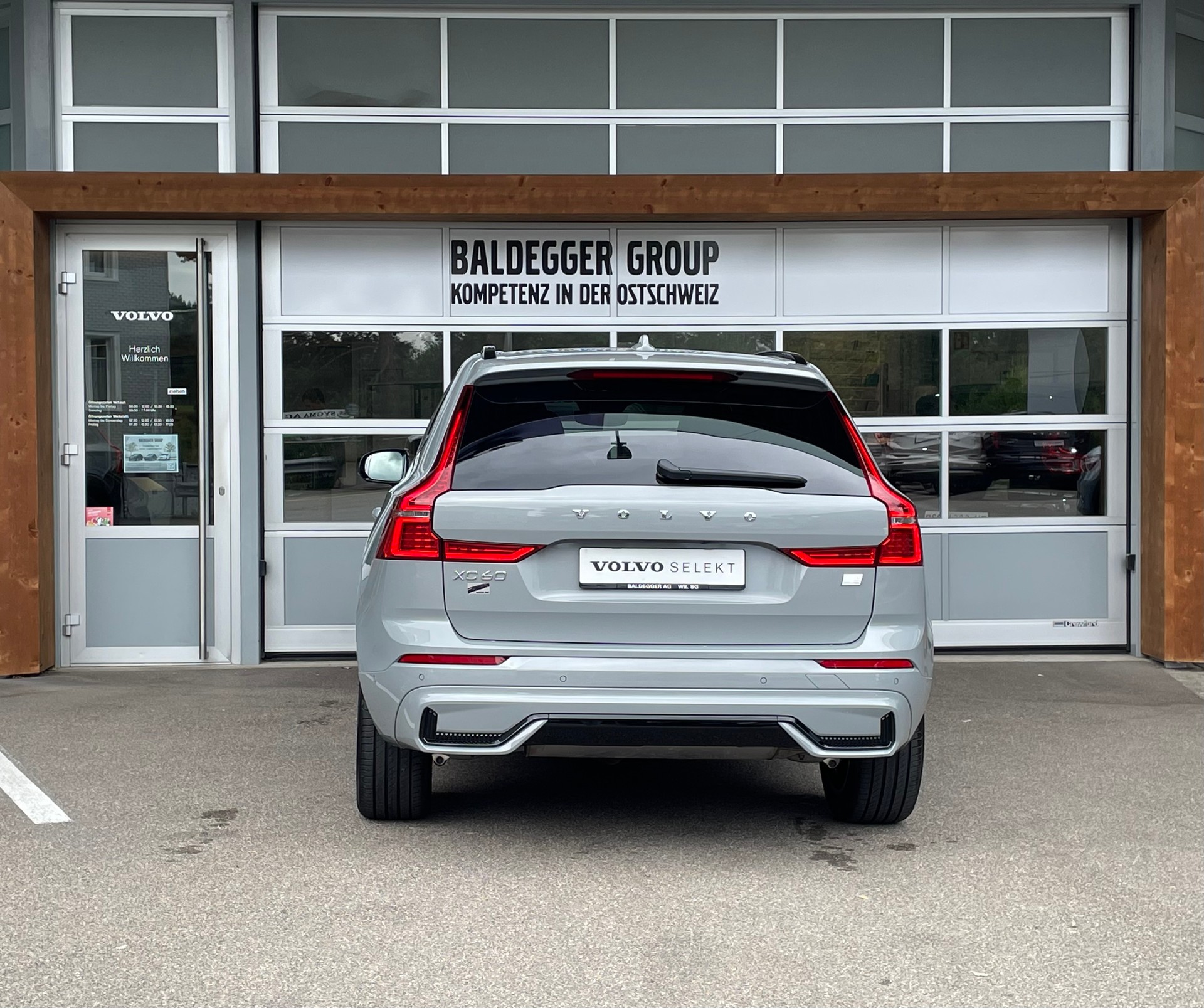 VOLVO XC60 2.0 T6 TE Ultimate Dark e-image-9
