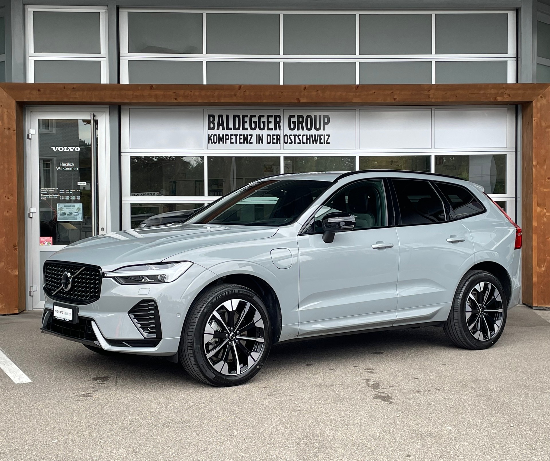 VOLVO XC60 2.0 T6 TE Ultimate Dark e-image-1