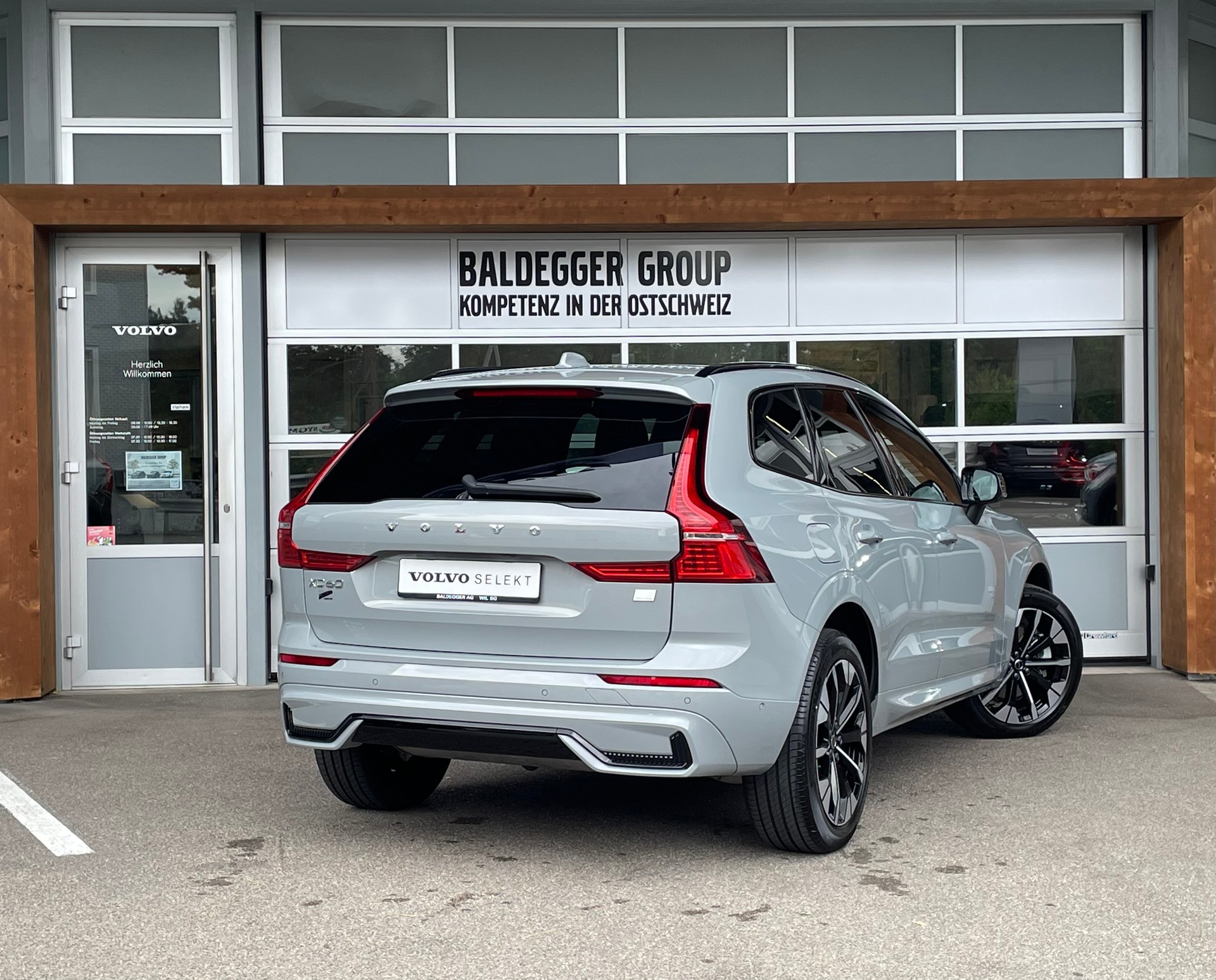 VOLVO XC60 2.0 T6 TE Ultimate Dark e-image-2