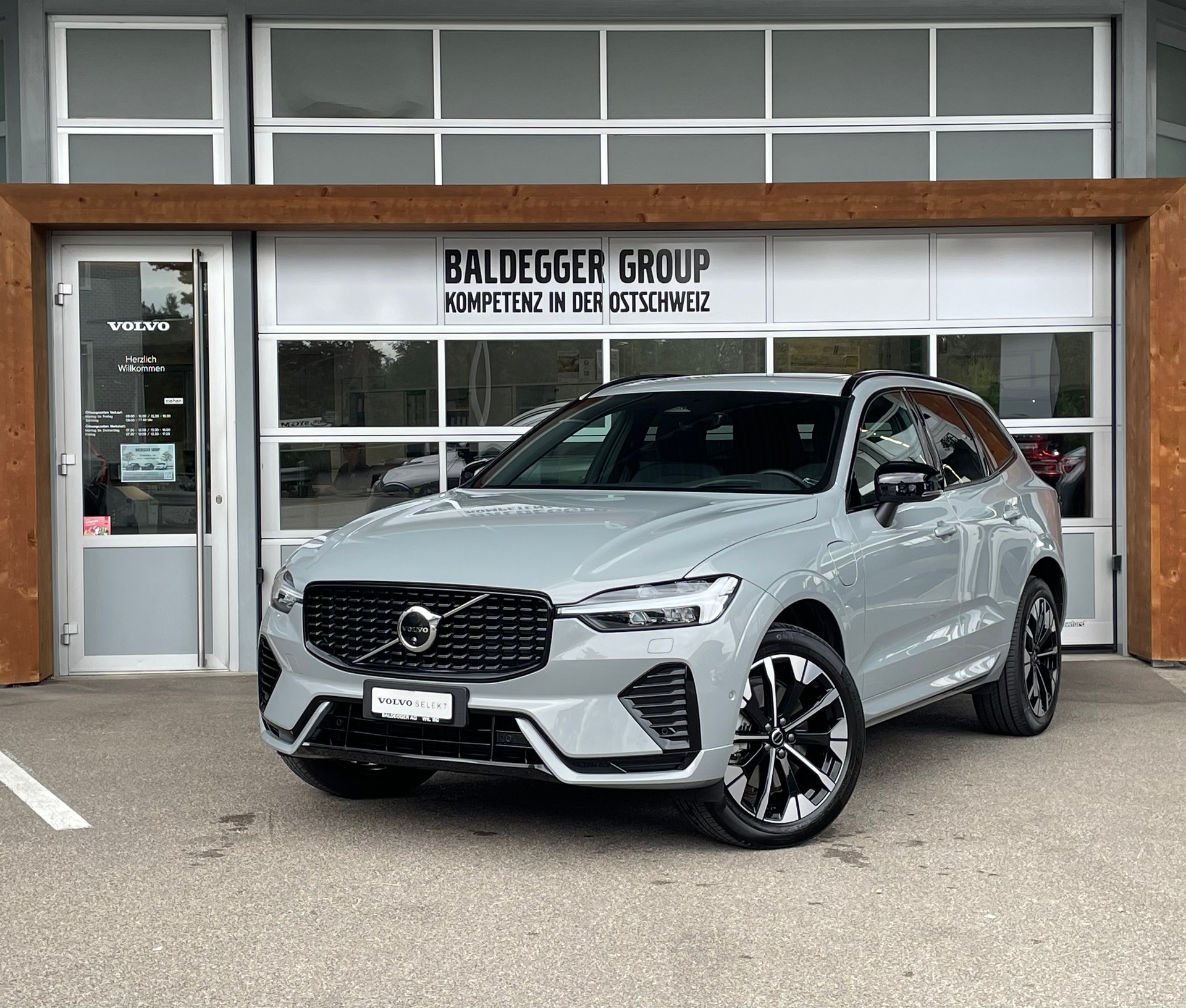 VOLVO XC60 2.0 T6 TE Ultimate Dark e-image-0