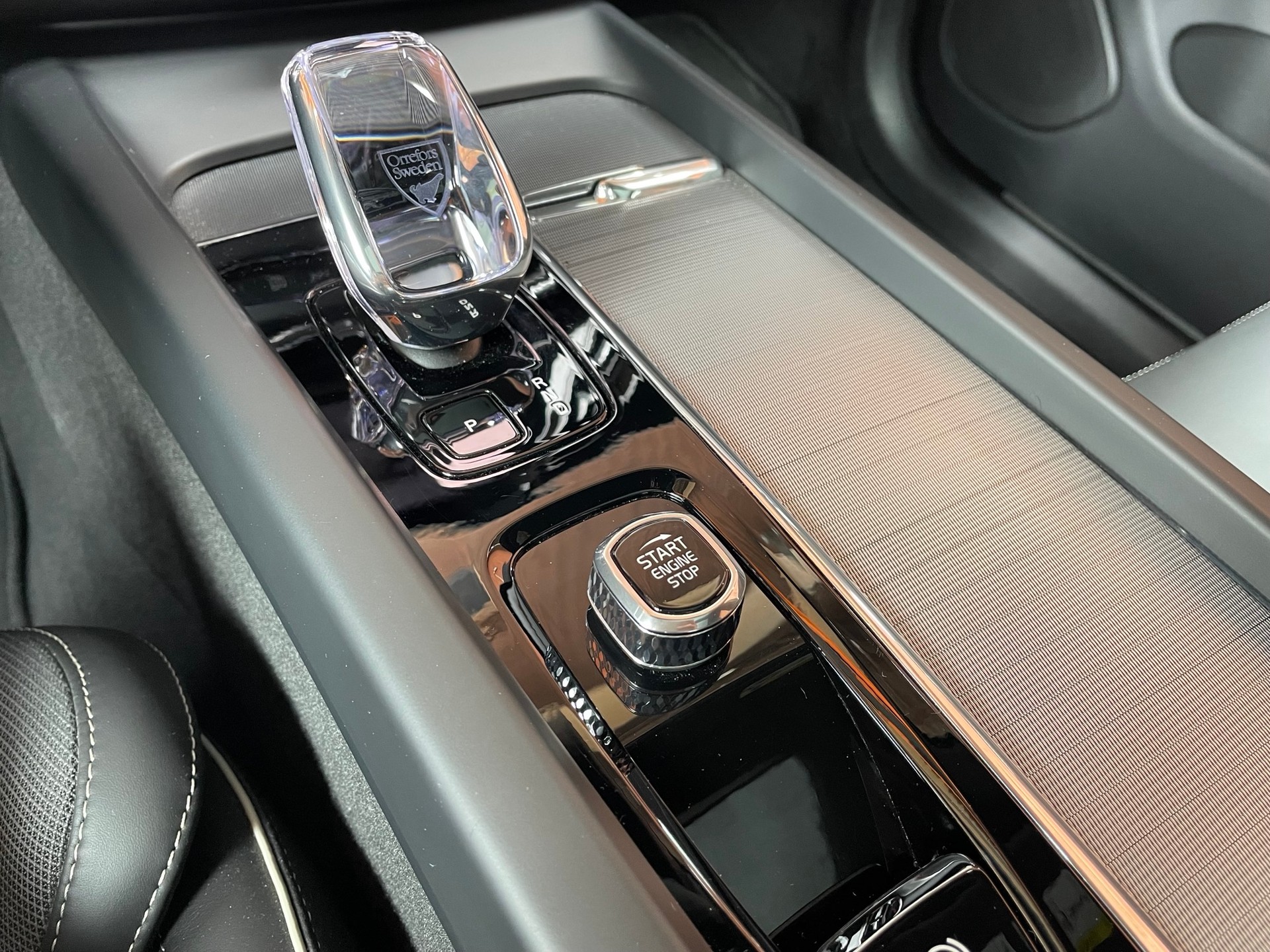 VOLVO XC60 2.0 T6 TE Ultimate Dark e-image-13