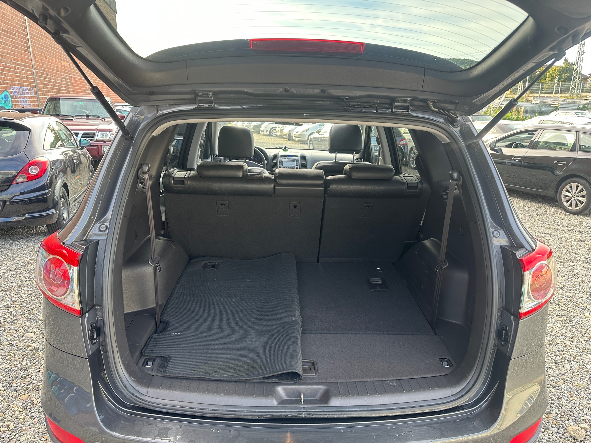 HYUNDAI Santa Fe 2.2 CRDI Style 4WD Automatic-image-6