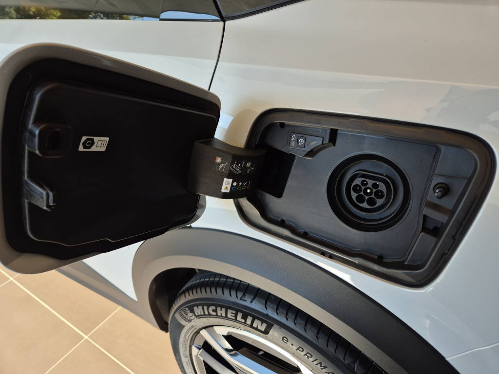 PEUGEOT 3008 1.6 Plug-in Hybrid GT-image-8