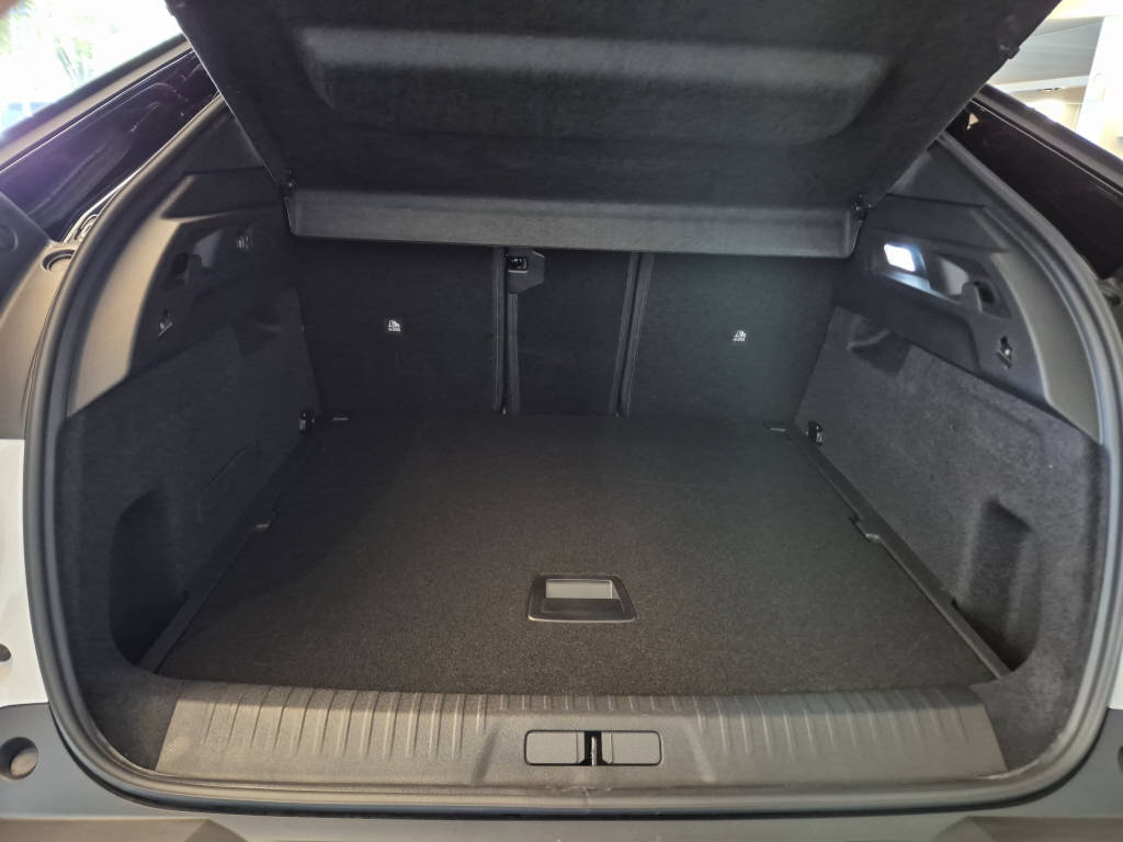 PEUGEOT 3008 1.6 Plug-in Hybrid GT-image-9