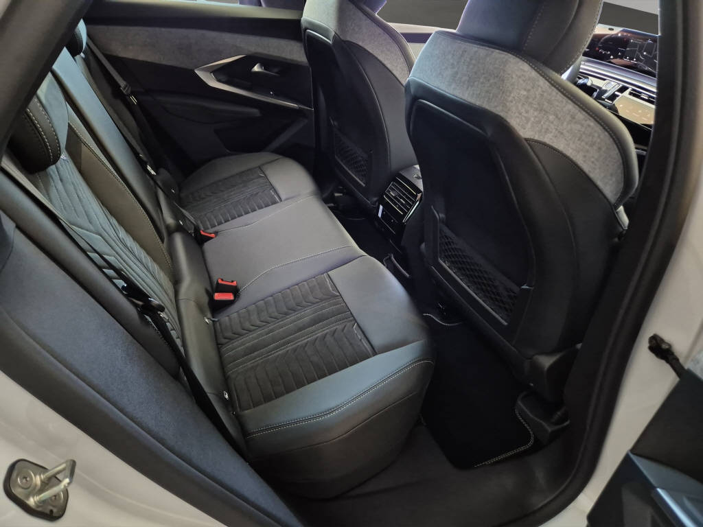 PEUGEOT 3008 1.6 Plug-in Hybrid GT-image-6