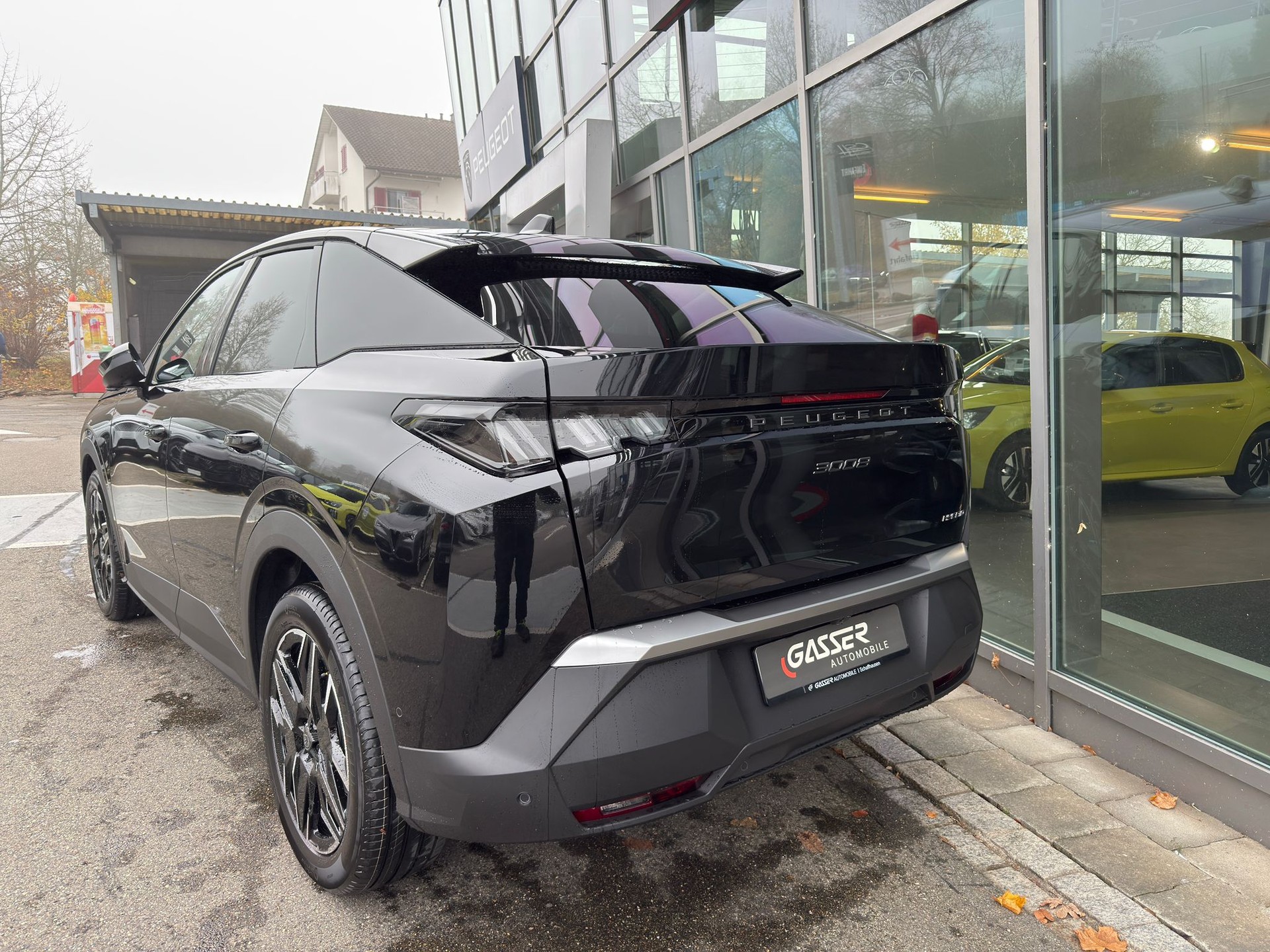 PEUGEOT 3008 145 e-DSC6 Hybrid Allure Premium-showroom-element-3