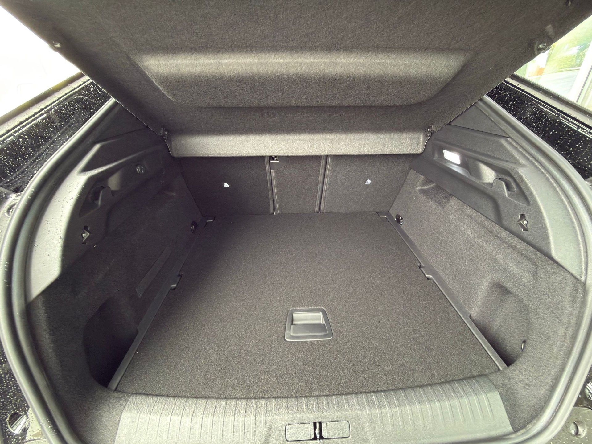 PEUGEOT 3008 145 e-DSC6 Hybrid Allure Premium-image-10