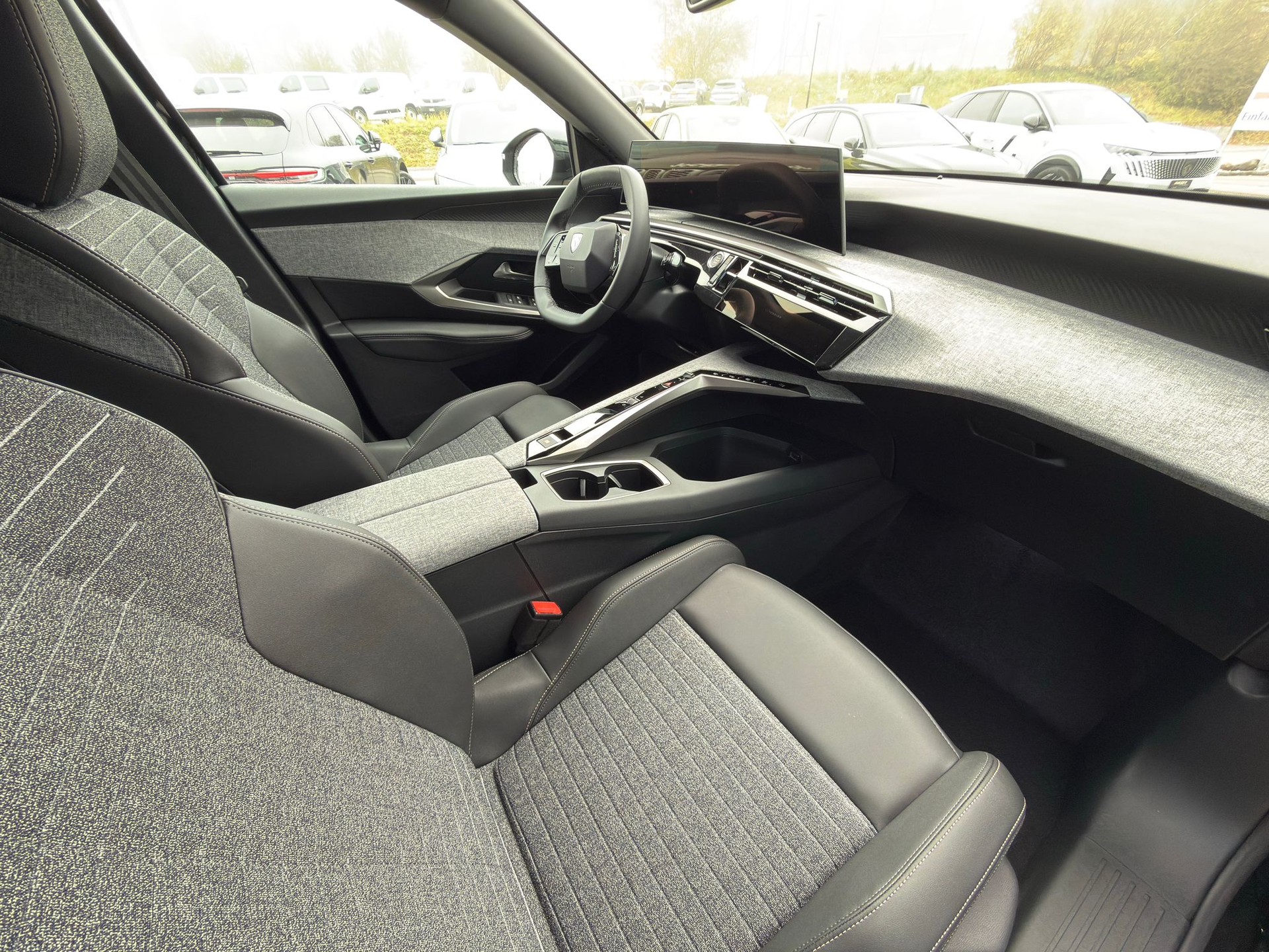 PEUGEOT 3008 145 e-DSC6 Hybrid Allure Premium-image-8