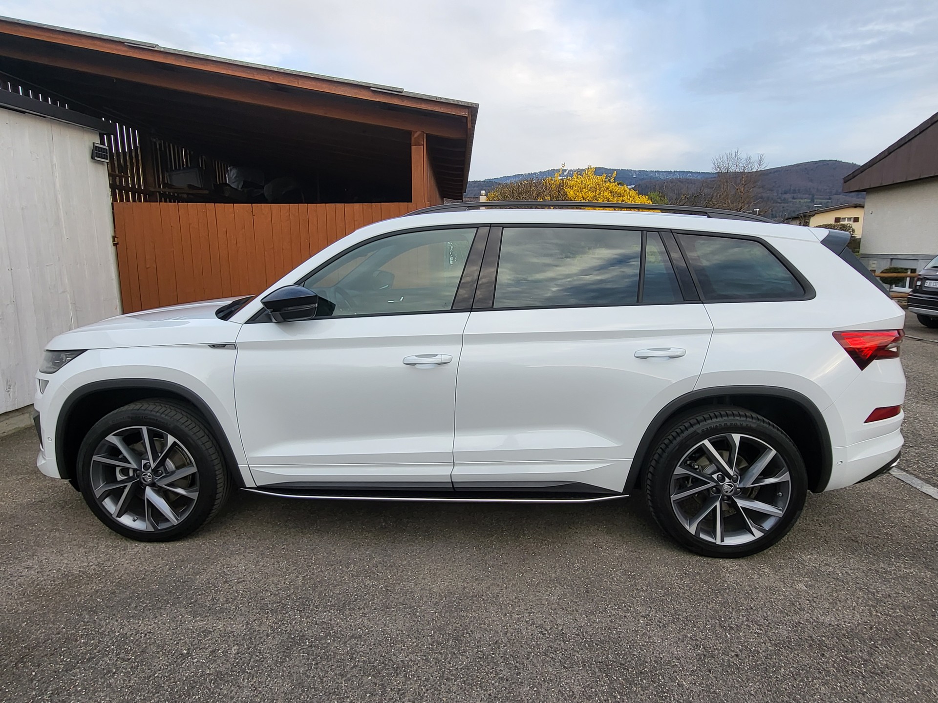 SKODA Kodiaq 2.0 TSI 4x4 SportLine-image-2
