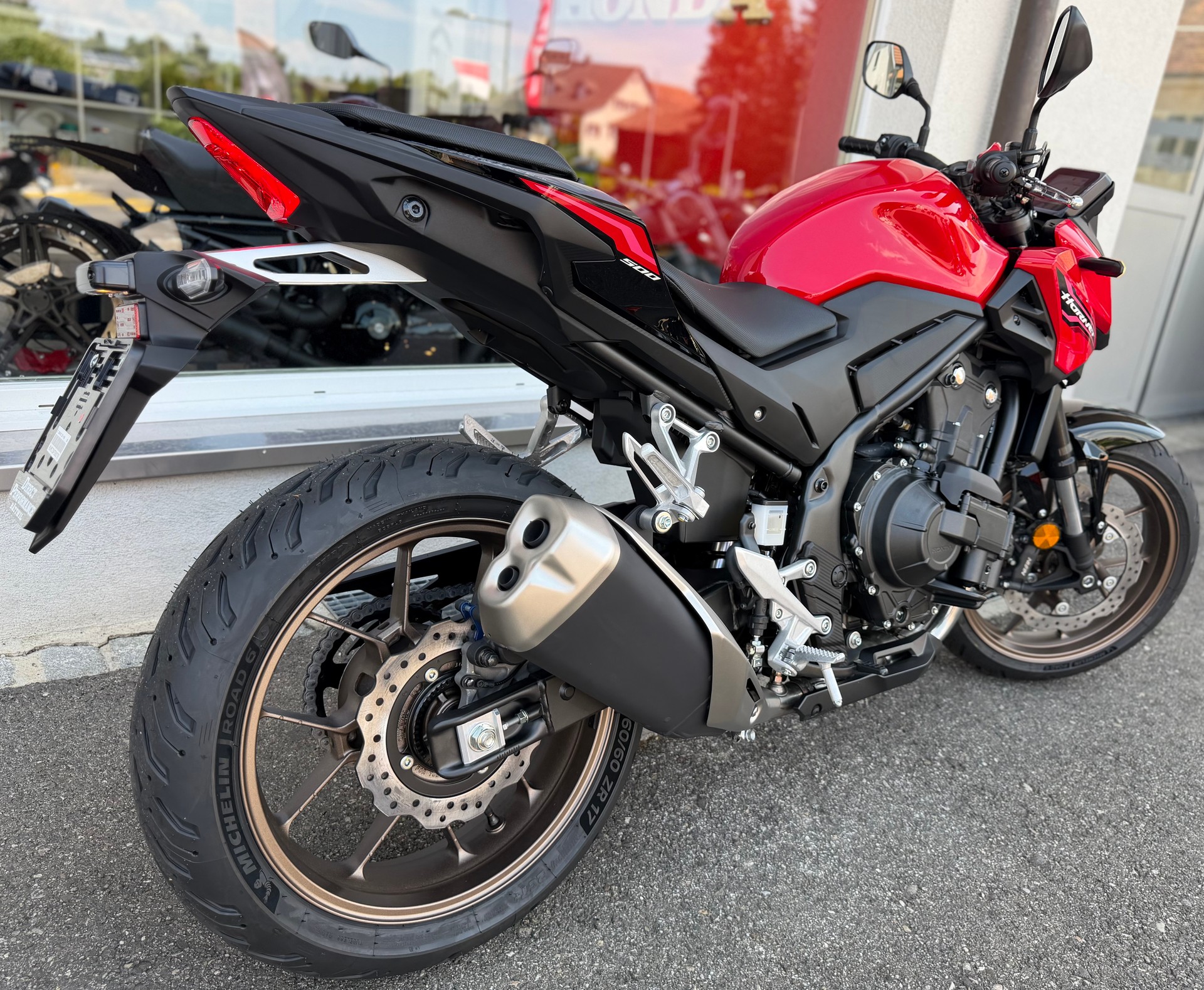 HONDA CB 500 Hornet E-Clutch 2026-showroom-element-3