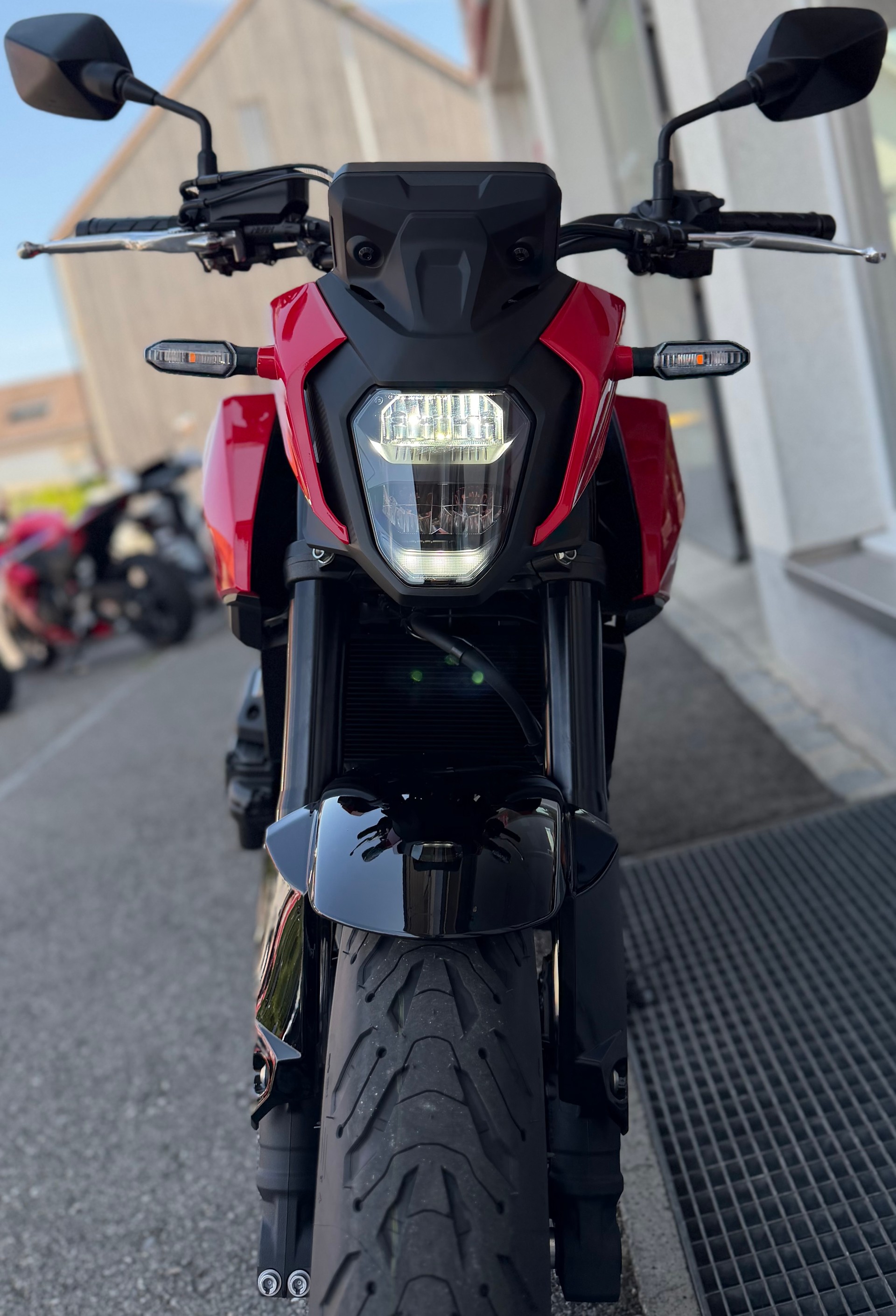 HONDA CB 500 Hornet E-Clutch 2026-showroom-element-1