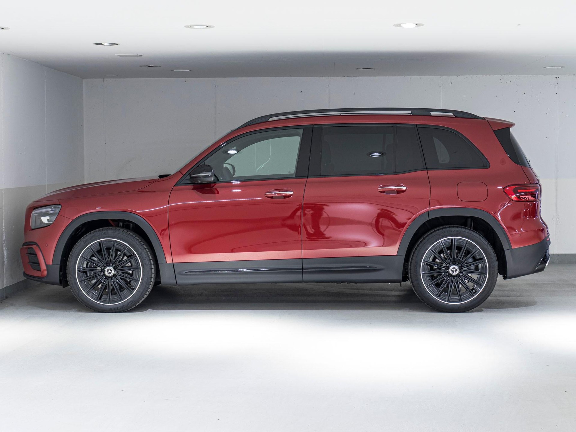 MERCEDES-BENZ GLB 250 4MATIC-image-4