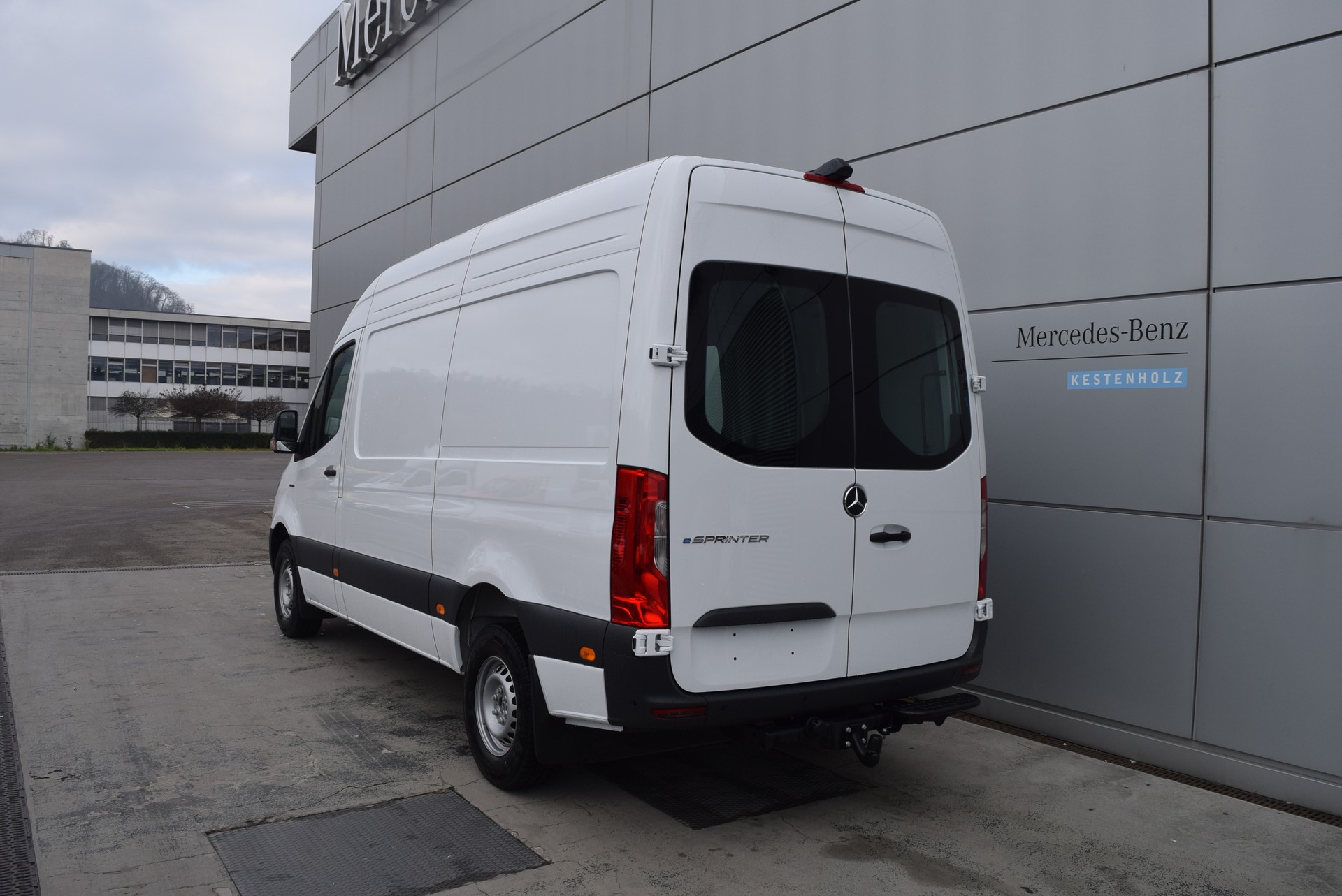MERCEDES-BENZ eSprinter 320 PRO KA 3665mm S Worker-image-3