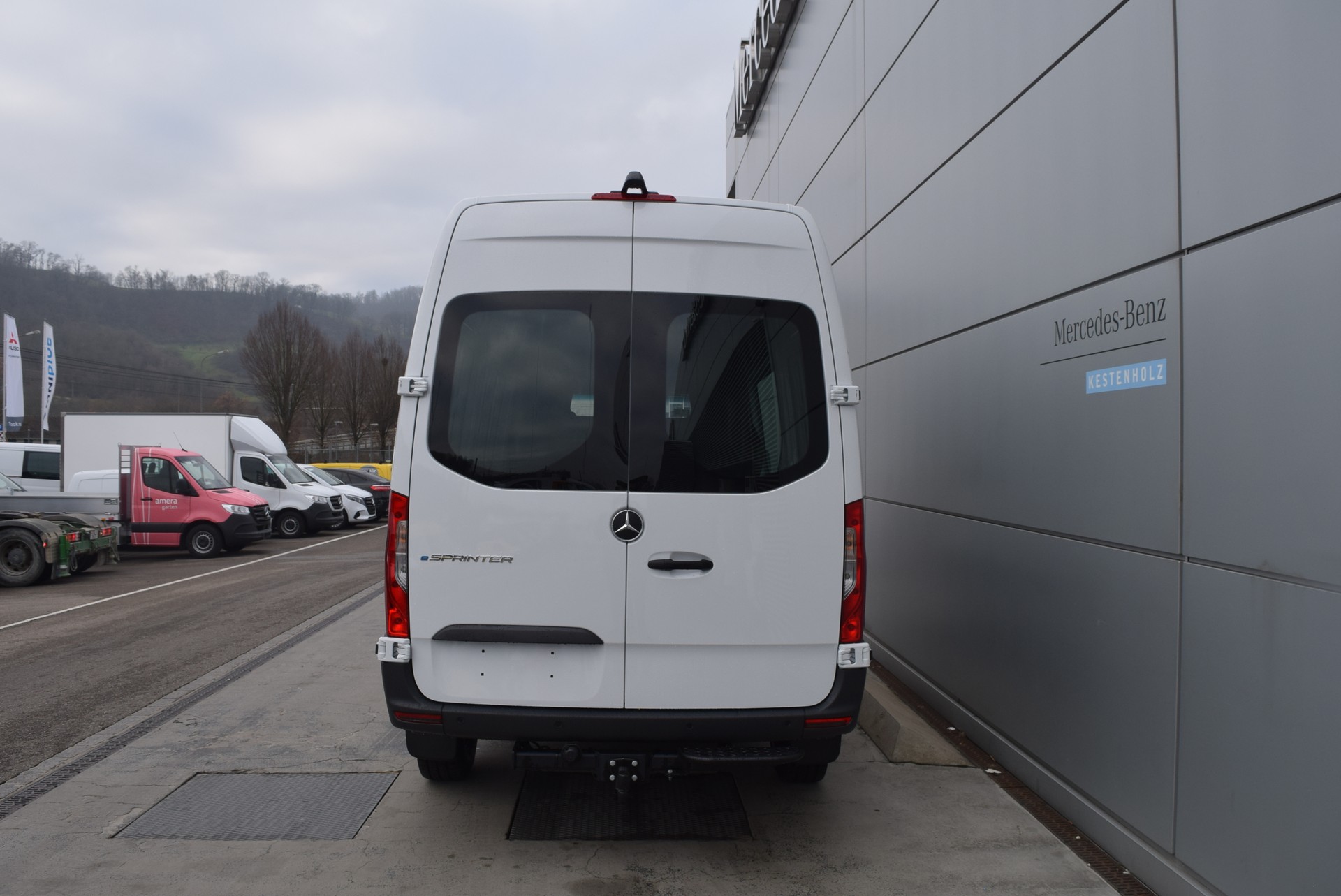 MERCEDES-BENZ eSprinter 320 PRO KA 3665mm S Worker-image-4