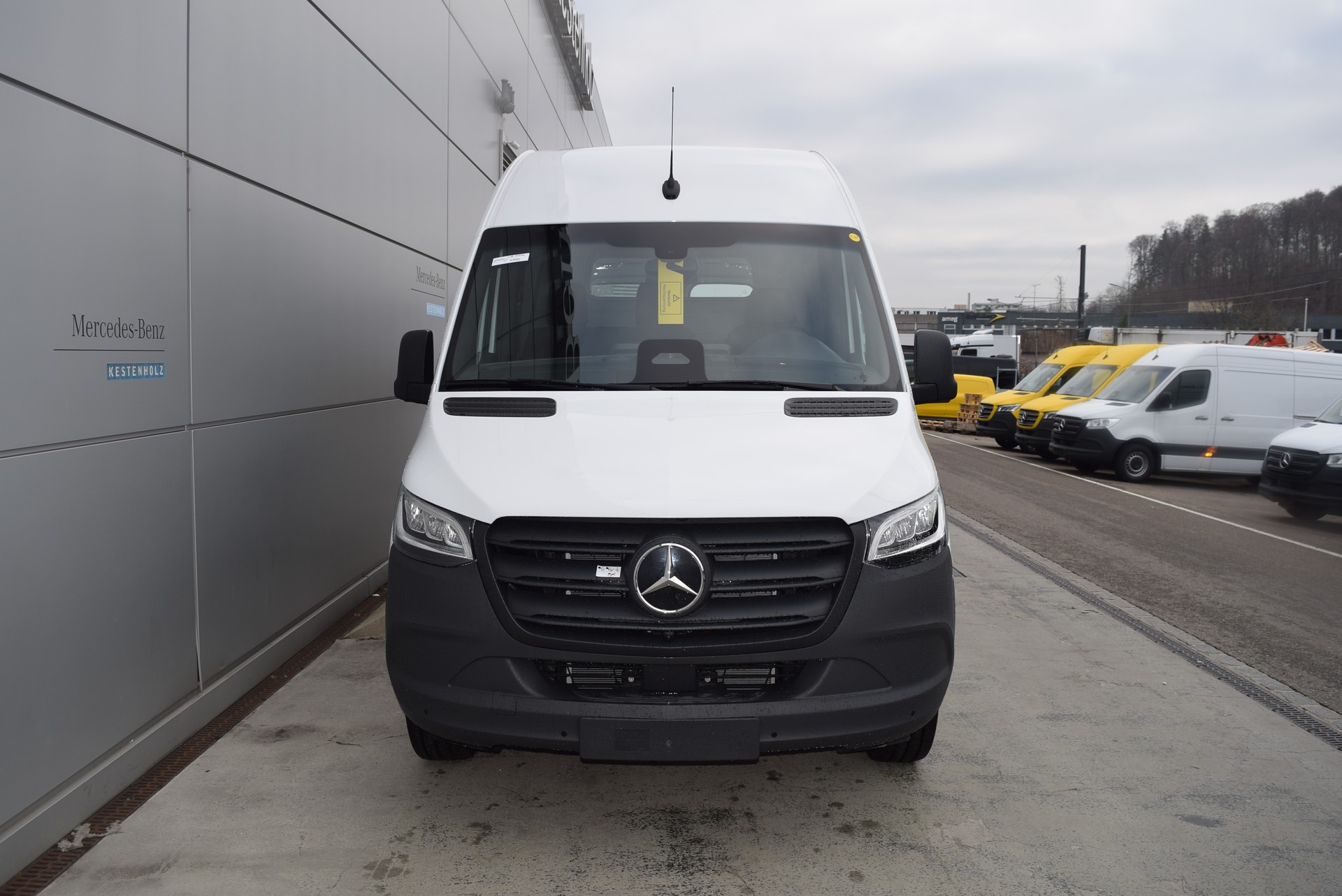 MERCEDES-BENZ eSprinter 320 PRO KA 3665mm S Worker-image-1