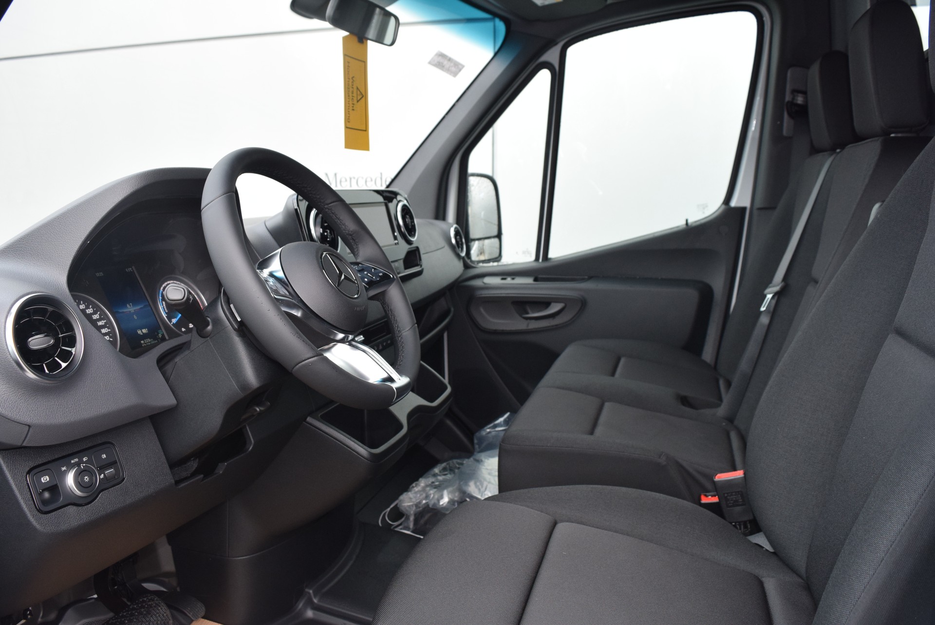 MERCEDES-BENZ eSprinter 320 PRO KA 3665mm S Worker-image-8