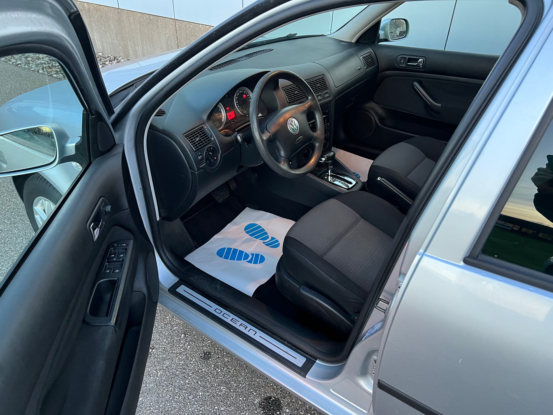VW Golf Variant 1.6 Ocean Automatic-image-5