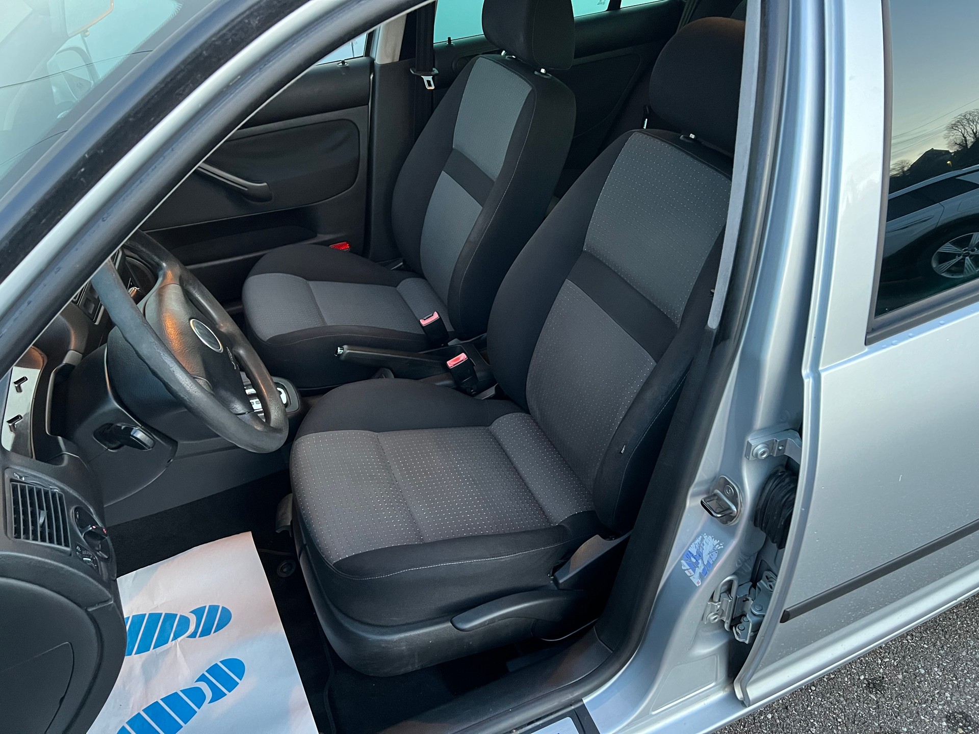 VW Golf Variant 1.6 Ocean Automatic-image-6