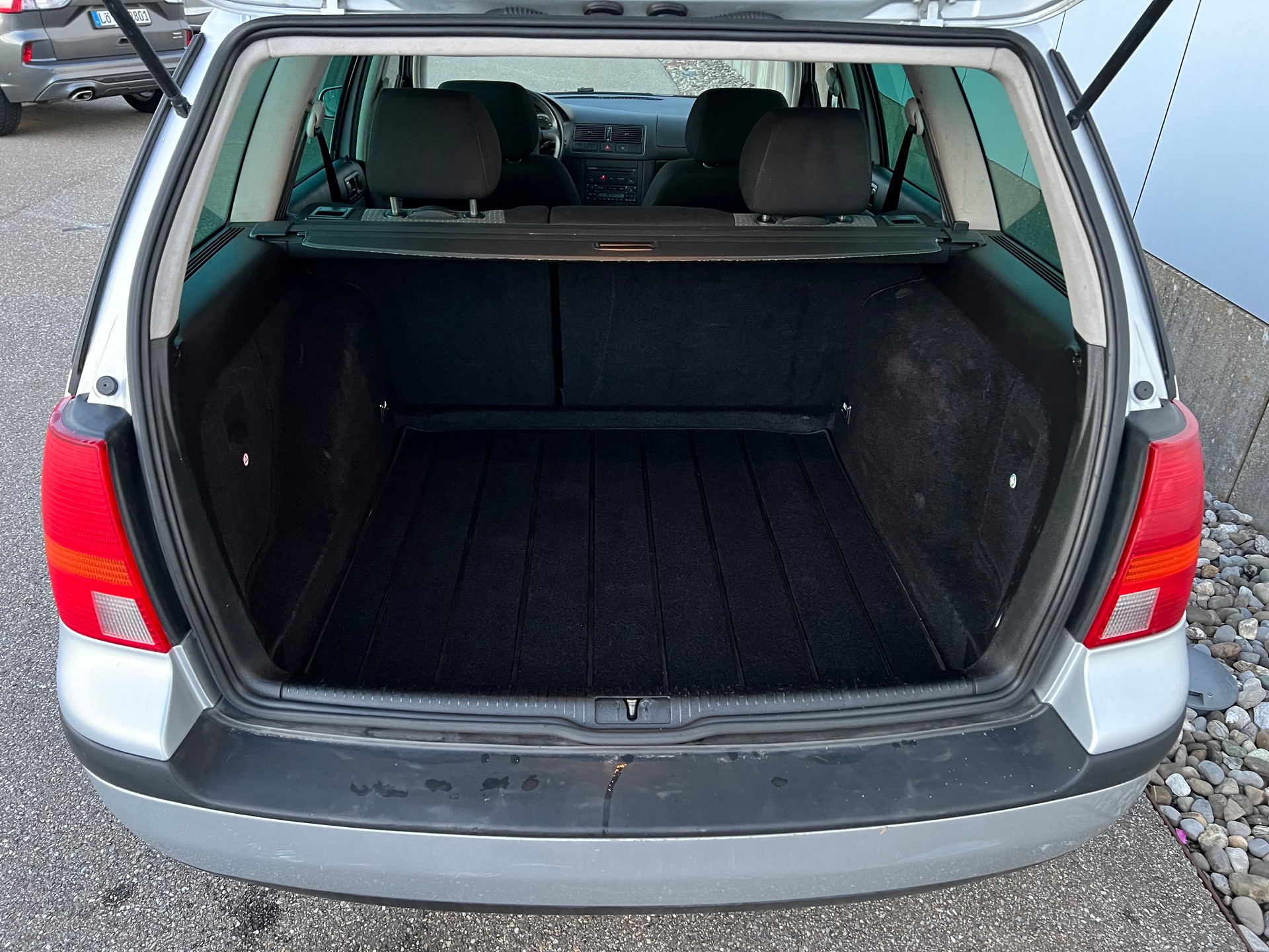 VW Golf Variant 1.6 Ocean Automatic-image-9