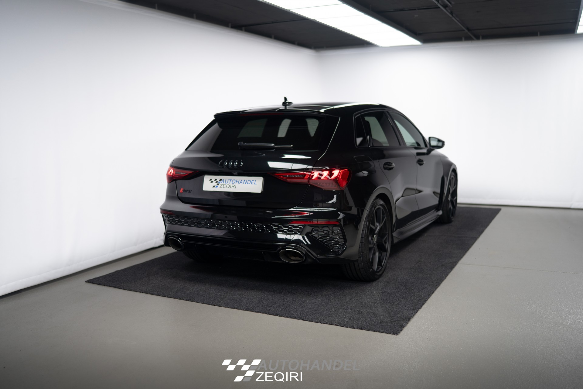 AUDI RS3 Sportback 2.5 TSI quattro S-tronic-image-4