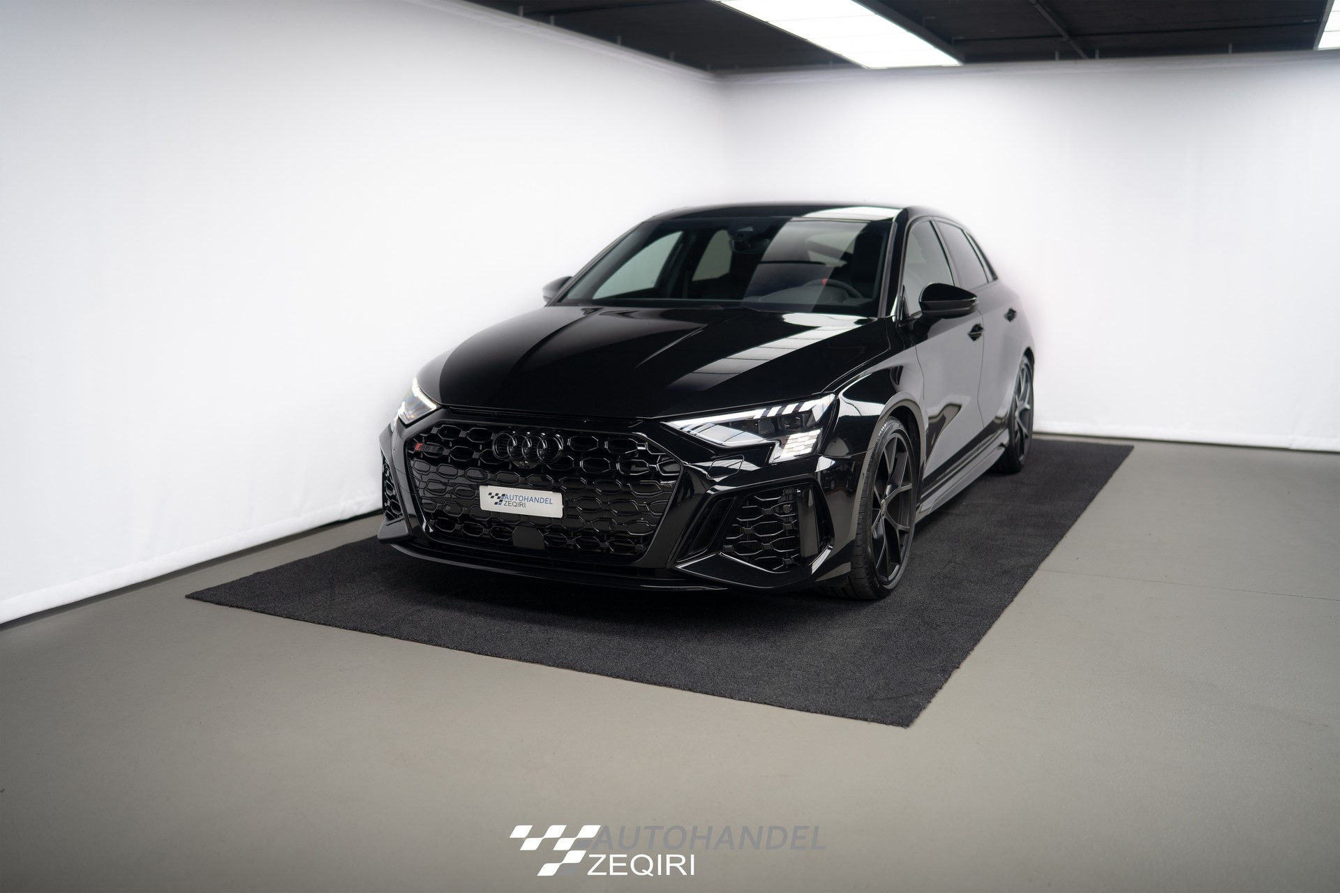 AUDI RS3 Sportback 2.5 TSI quattro S-tronic-image-1