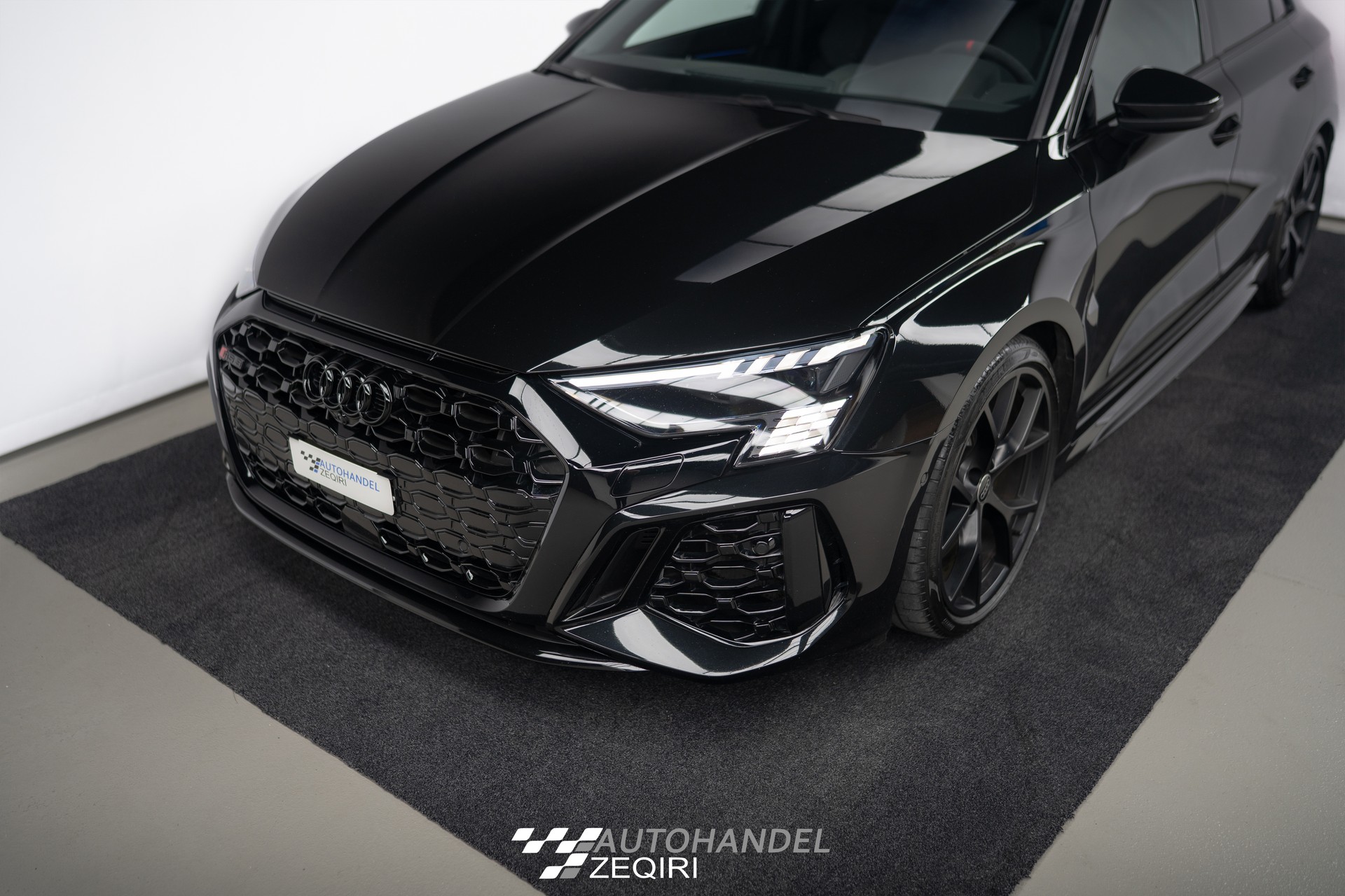 AUDI RS3 Sportback 2.5 TSI quattro S-tronic-image-2