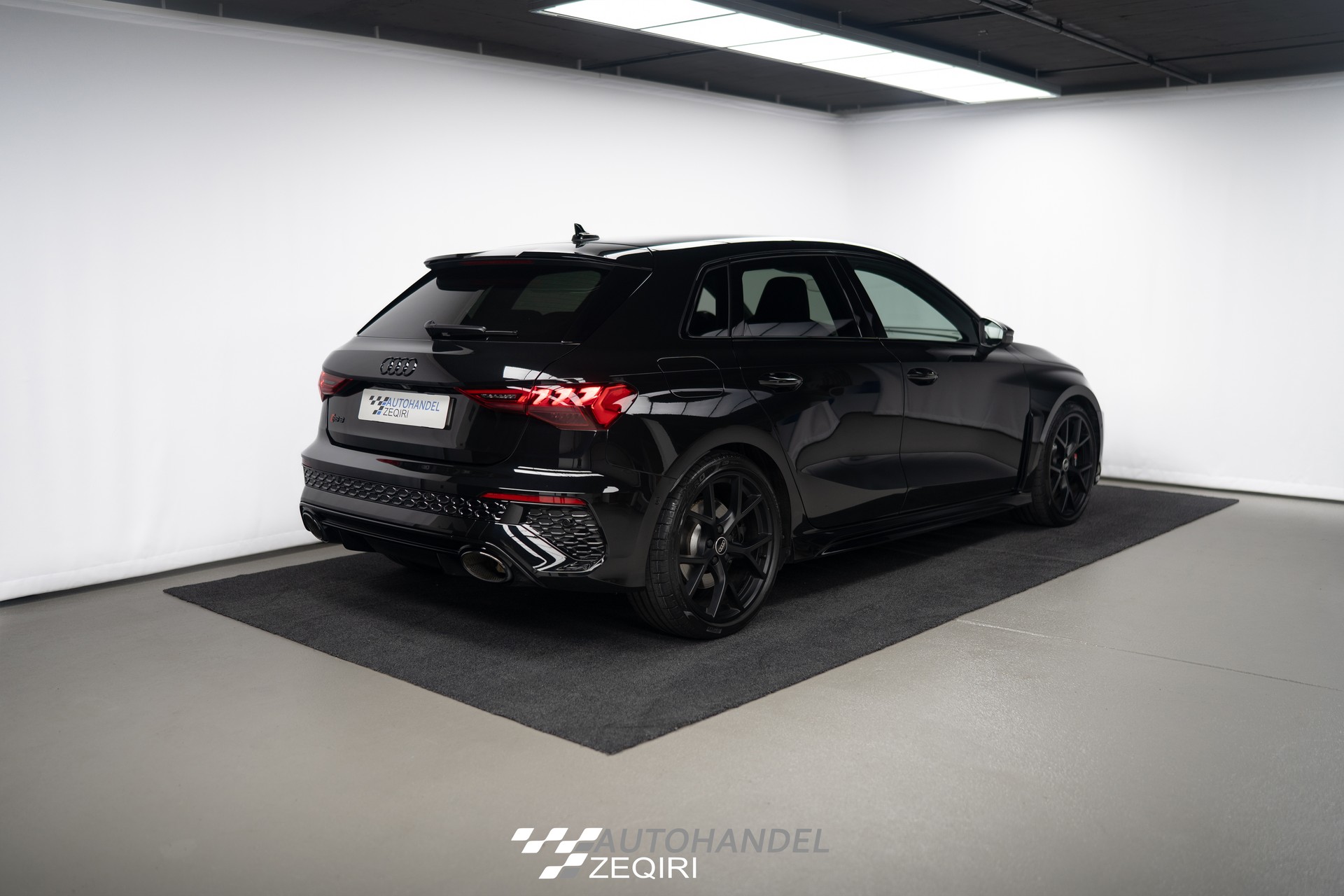 AUDI RS3 Sportback 2.5 TSI quattro S-tronic-image-5