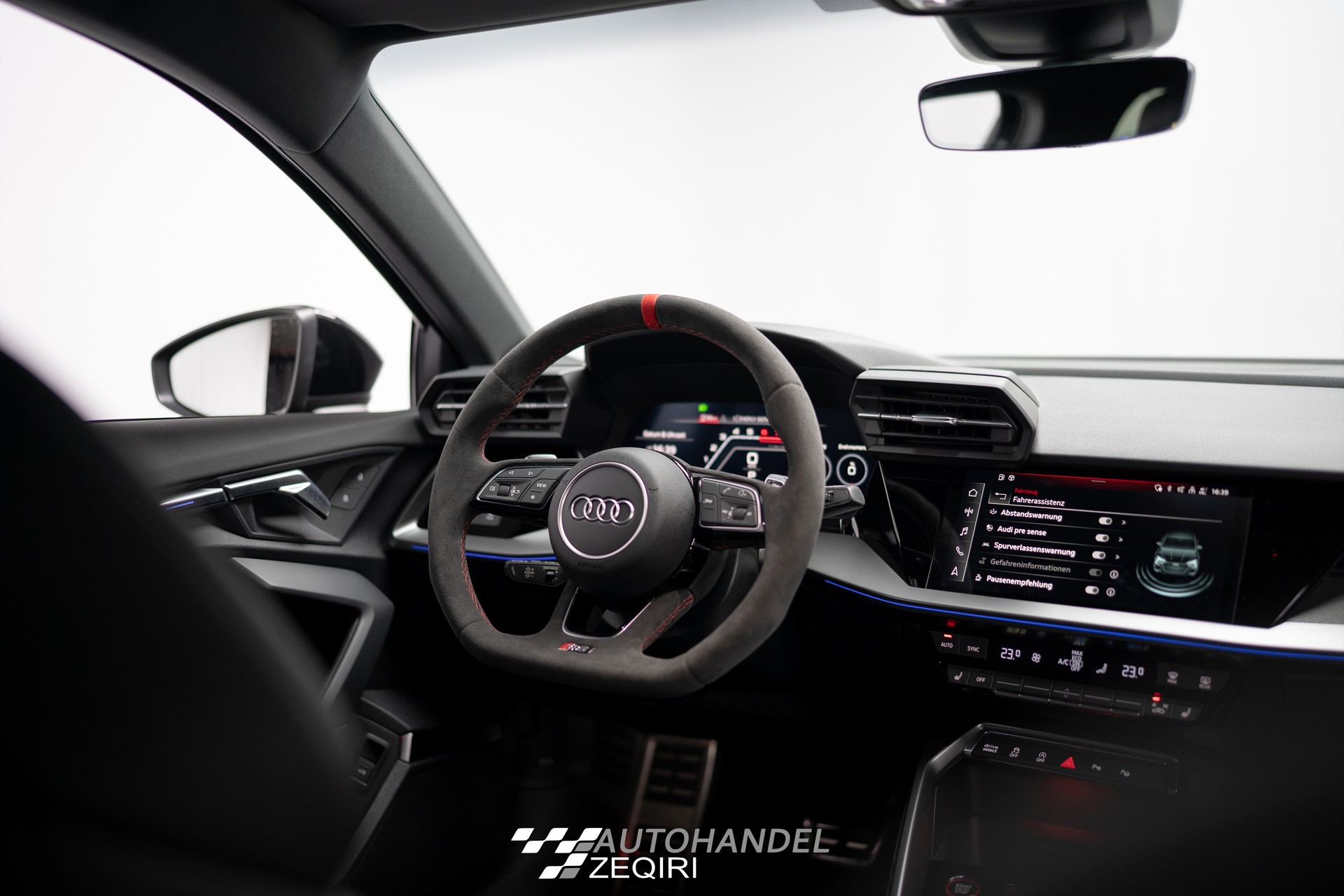 AUDI RS3 Sportback 2.5 TSI quattro S-tronic-image-12