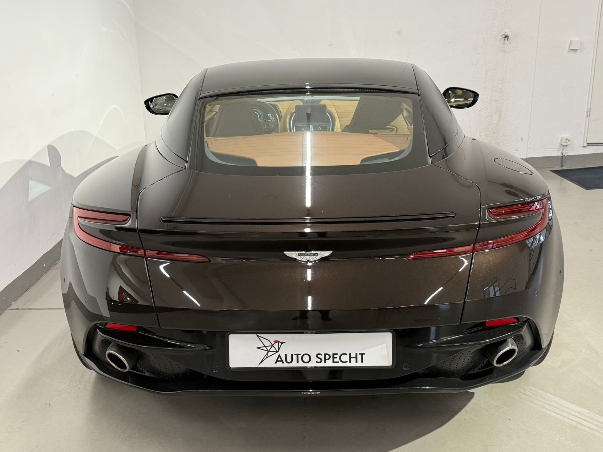 ASTON MARTIN DB11 V12 Launch Edition Touchtronic 3-image-5