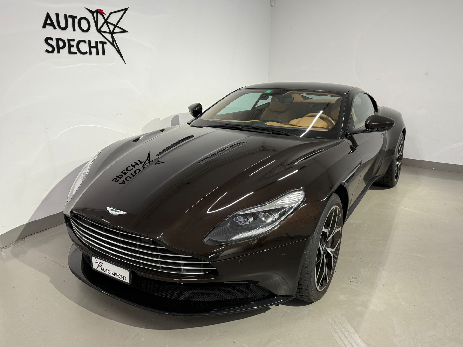 ASTON MARTIN DB11 V12 Launch Edition Touchtronic 3-image-0