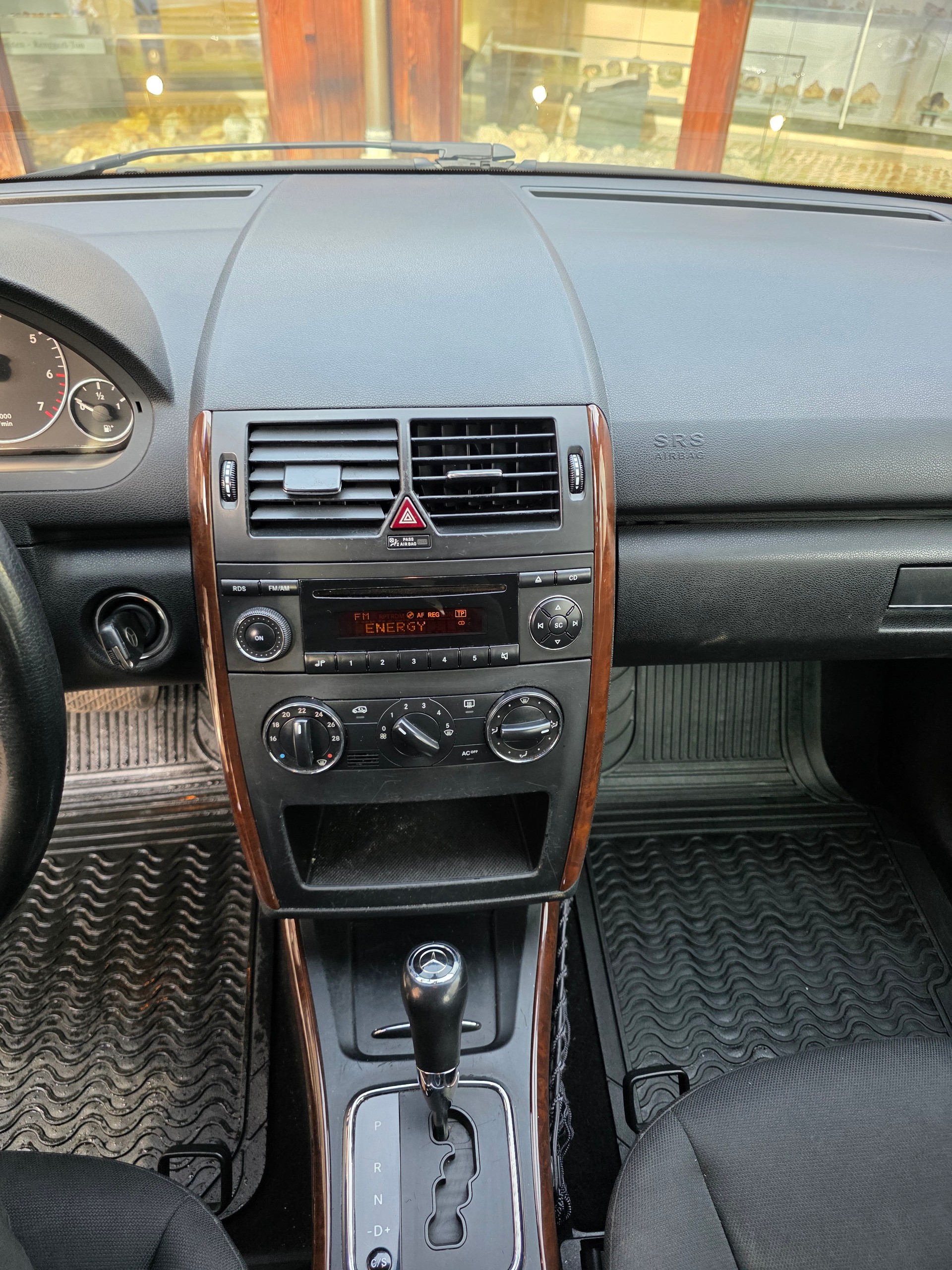 MERCEDES-BENZ A150 Eleganze Automatikgetriebe-image-11
