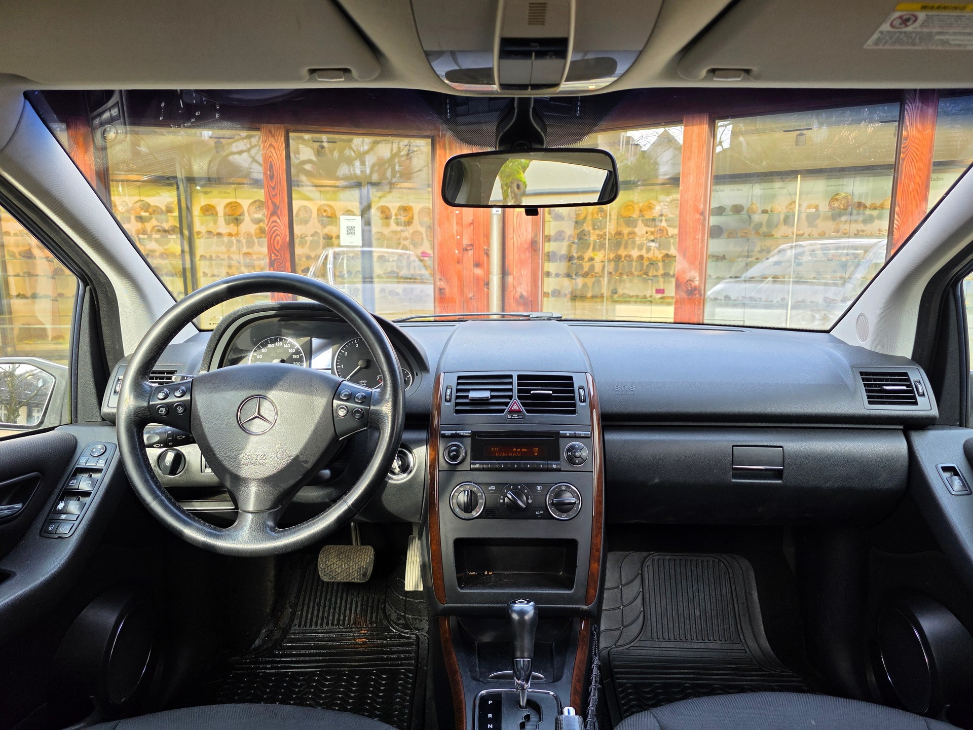 MERCEDES-BENZ A150 Eleganze Automatikgetriebe-image-10