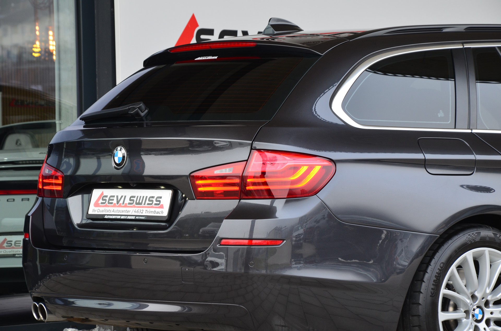 BMW 530d Touring xDrive Steptronic-image-5