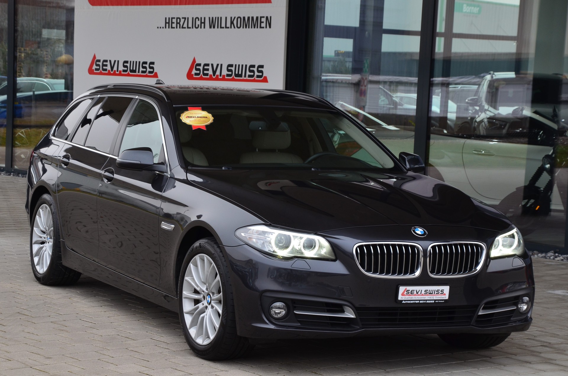 BMW 530d Touring xDrive Steptronic-image-0