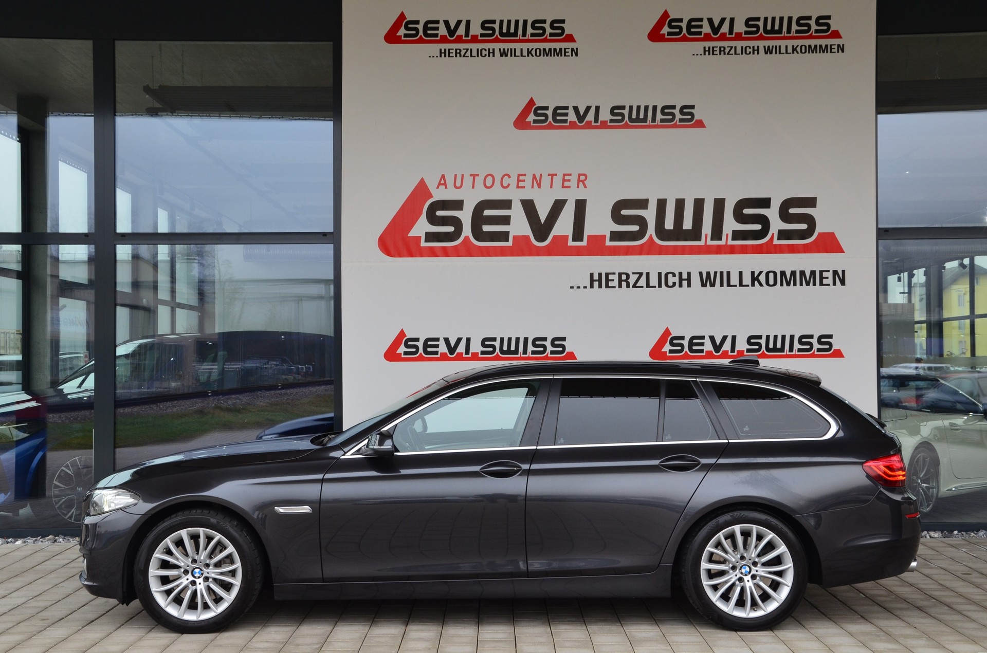 BMW 530d Touring xDrive Steptronic-image-7