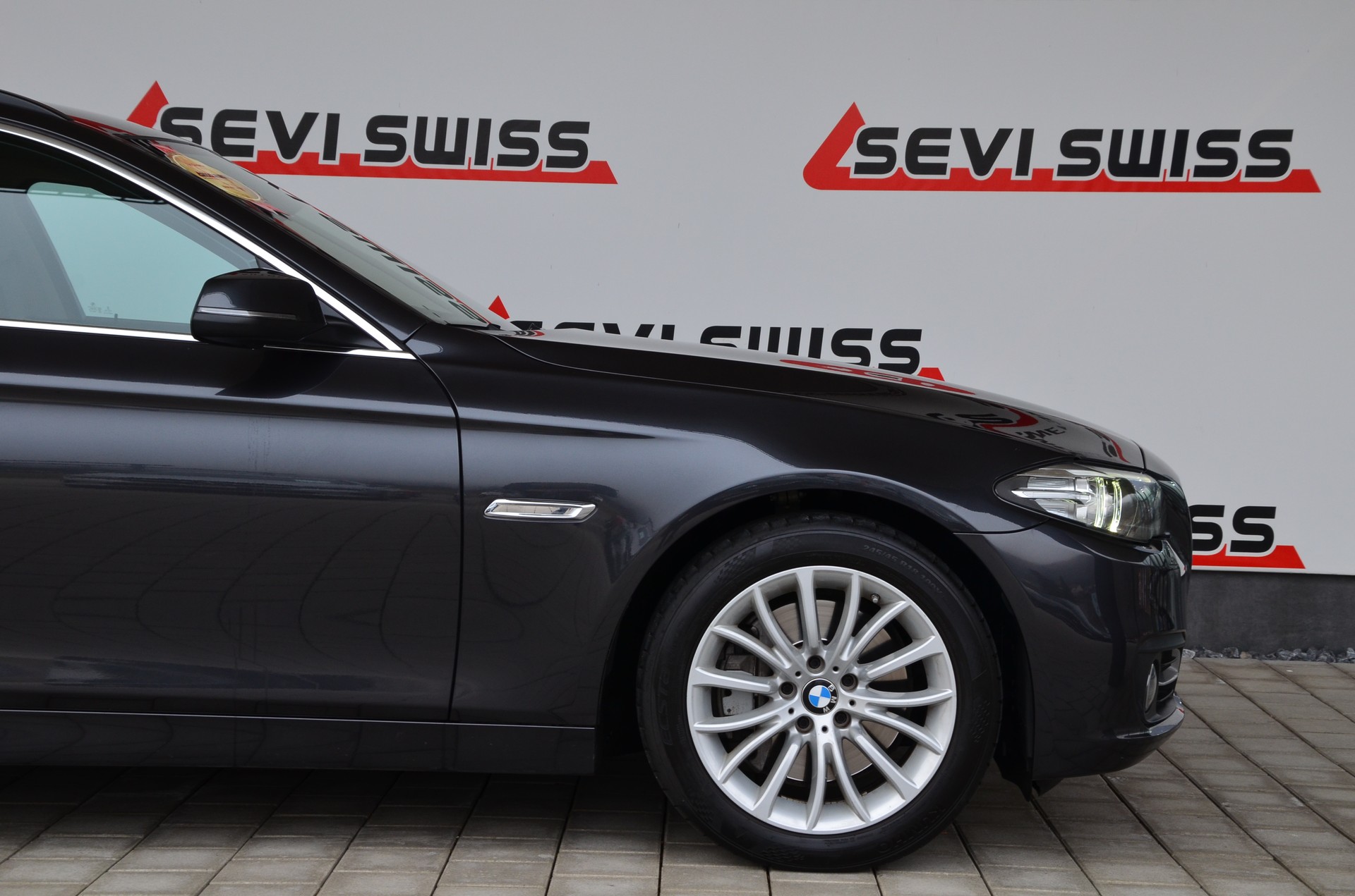 BMW 530d Touring xDrive Steptronic-image-2