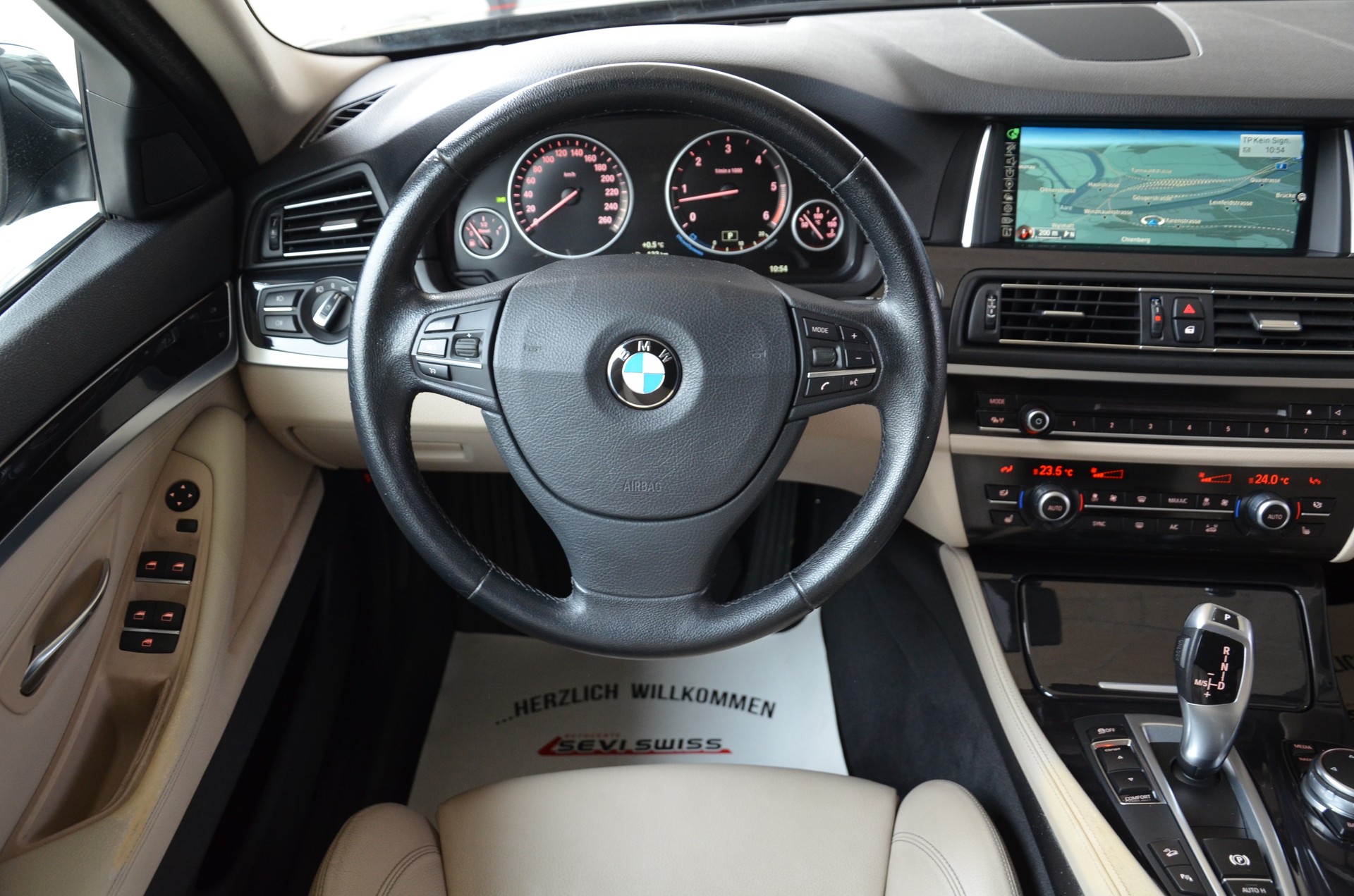 BMW 530d Touring xDrive Steptronic-image-9