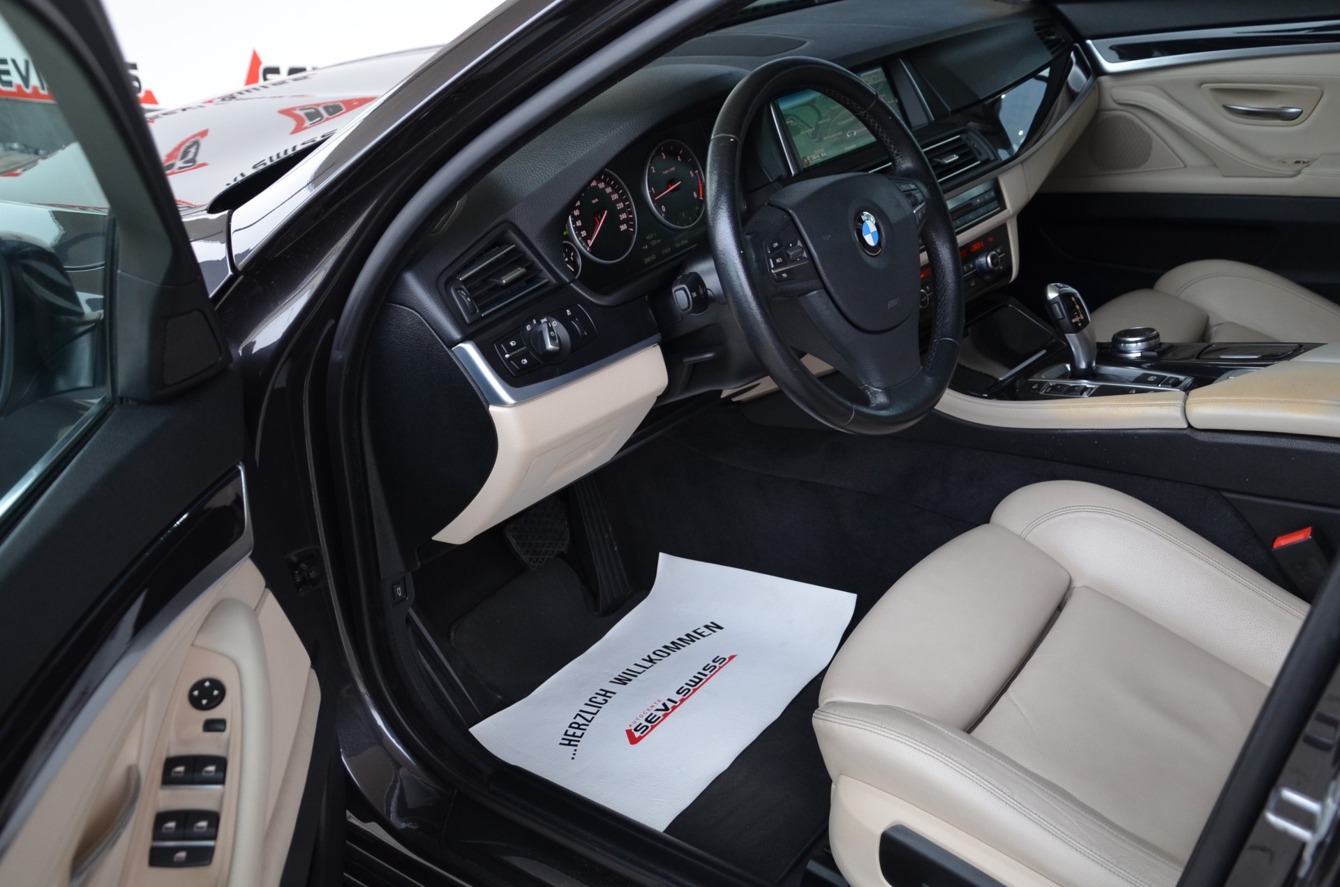 BMW 530d Touring xDrive Steptronic-image-8