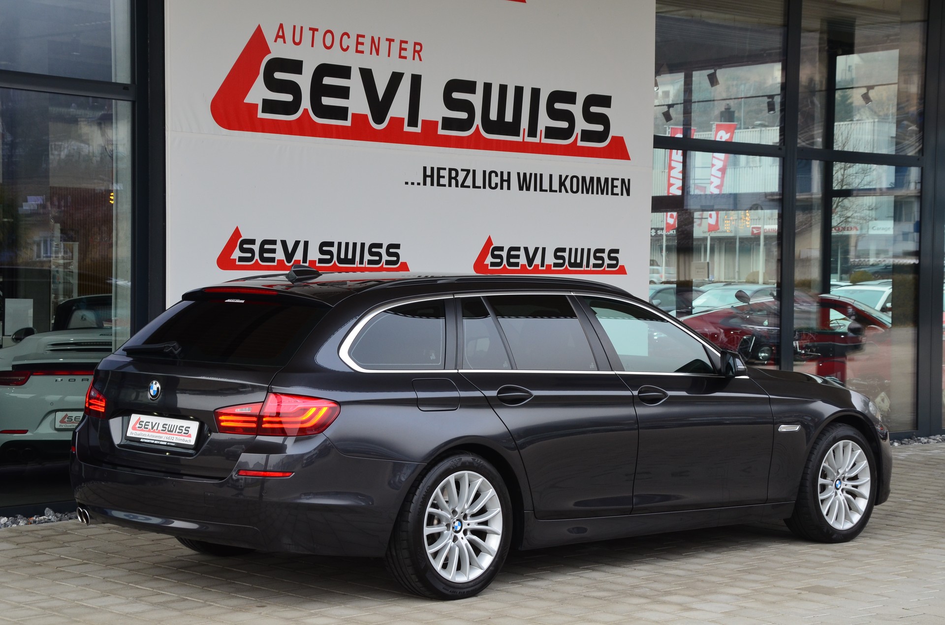 BMW 530d Touring xDrive Steptronic-image-4