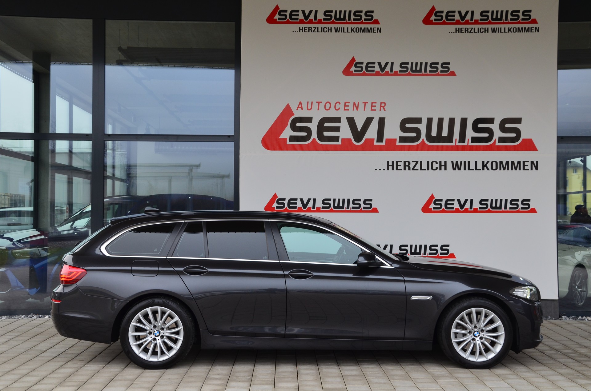 BMW 530d Touring xDrive Steptronic-image-3