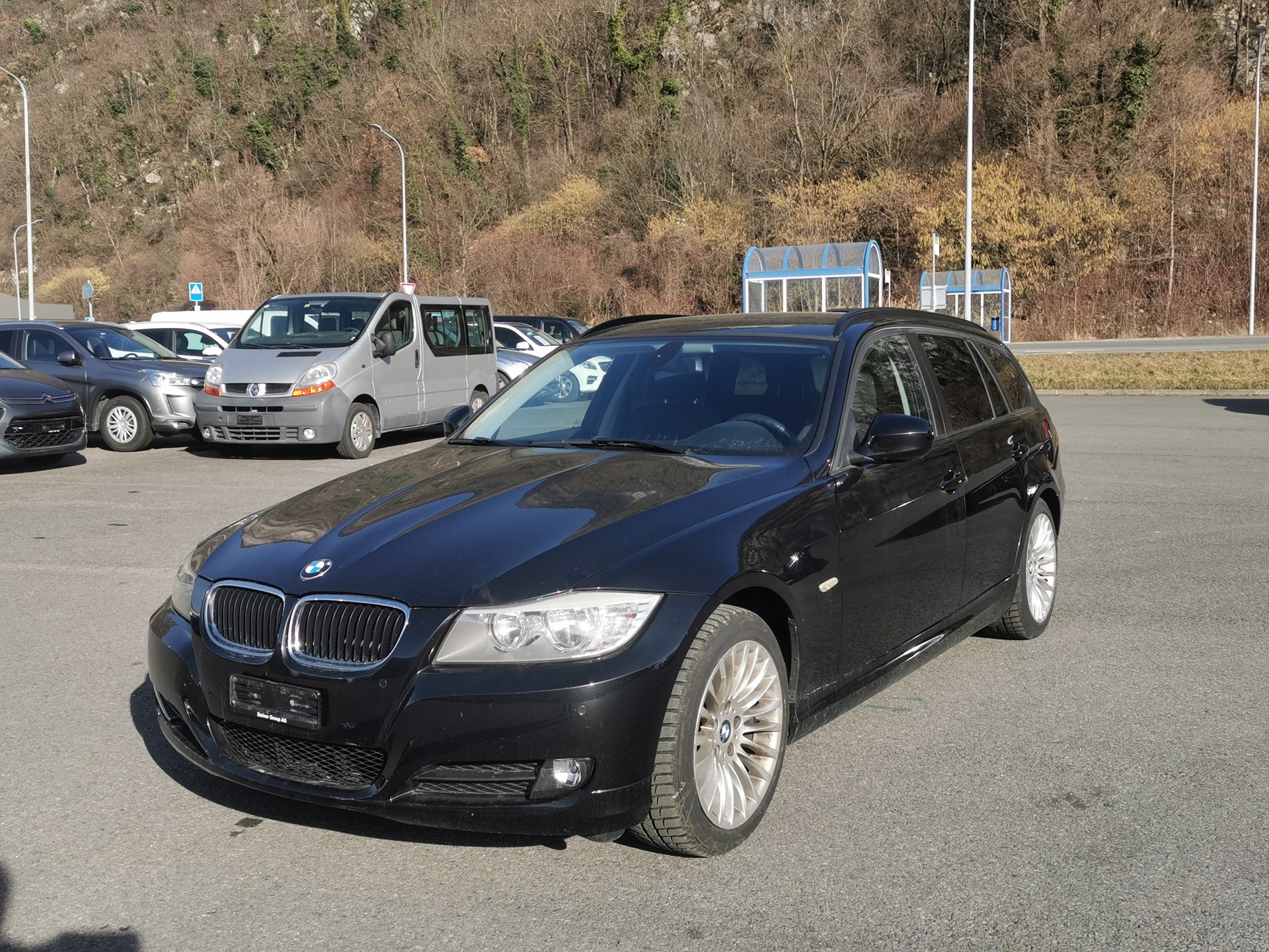 BMW 318i Touring-image-2